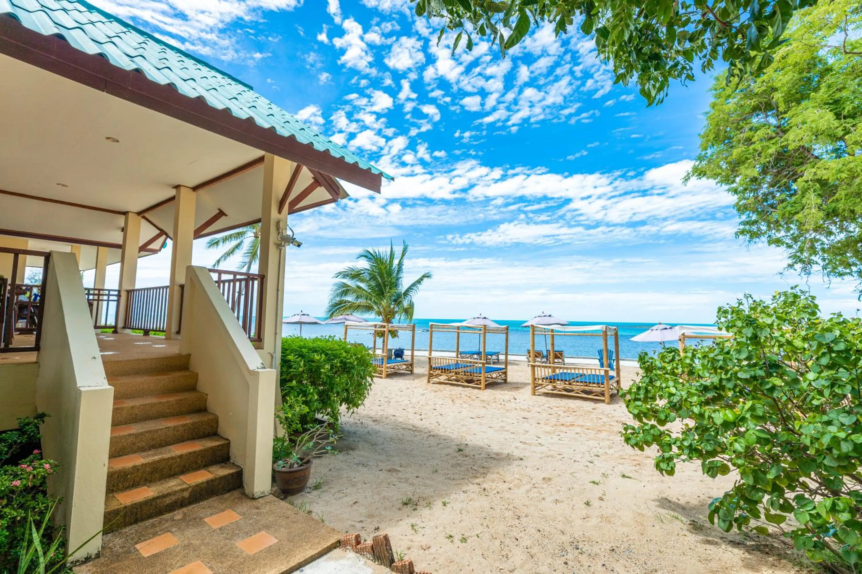 Bungalow with Sea View in Three Trees Samui Resort - Sarocha Villa