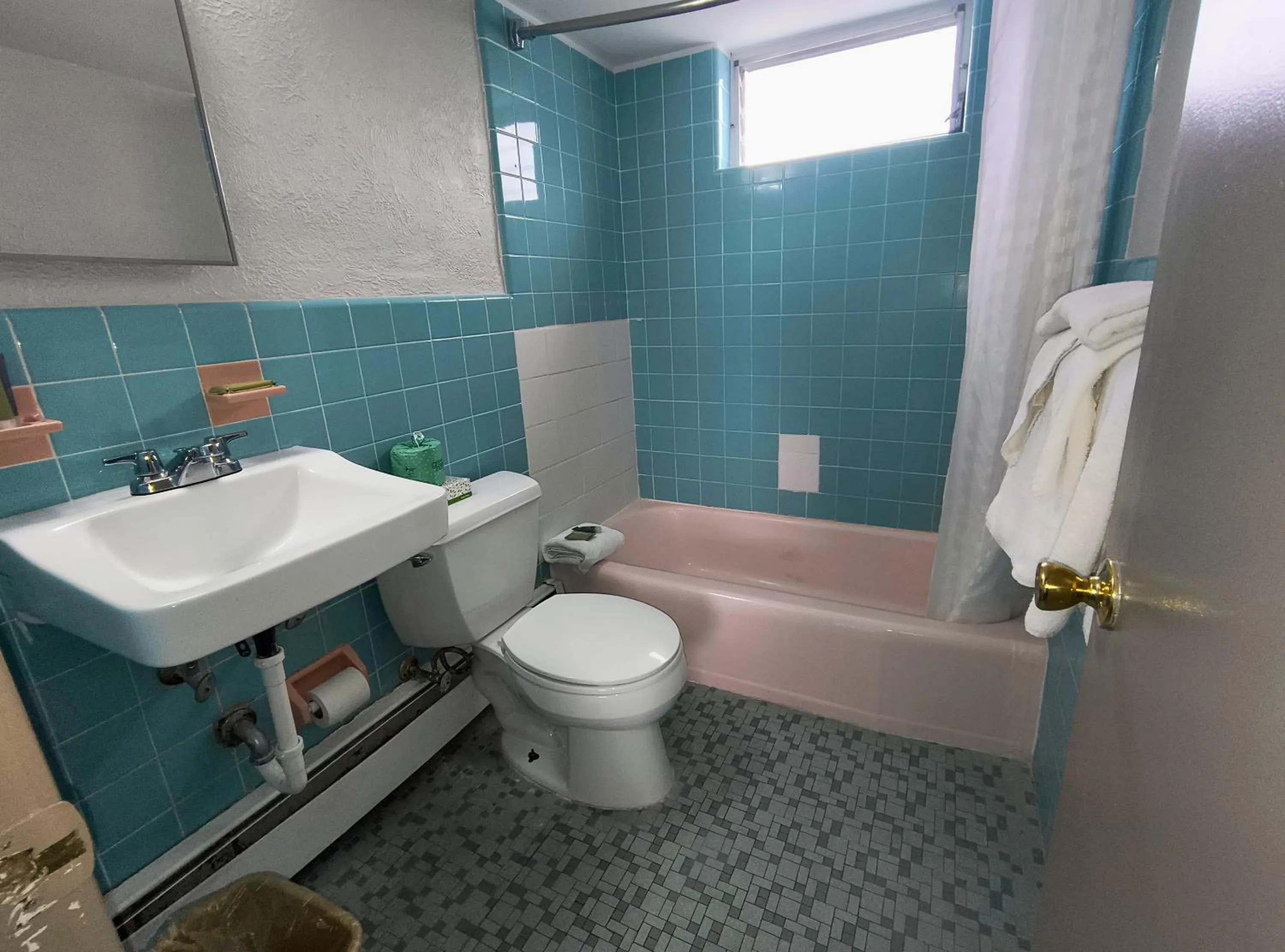 Superior Queen Room in Monaco Motel - Wildwood Beach & Boardwalk