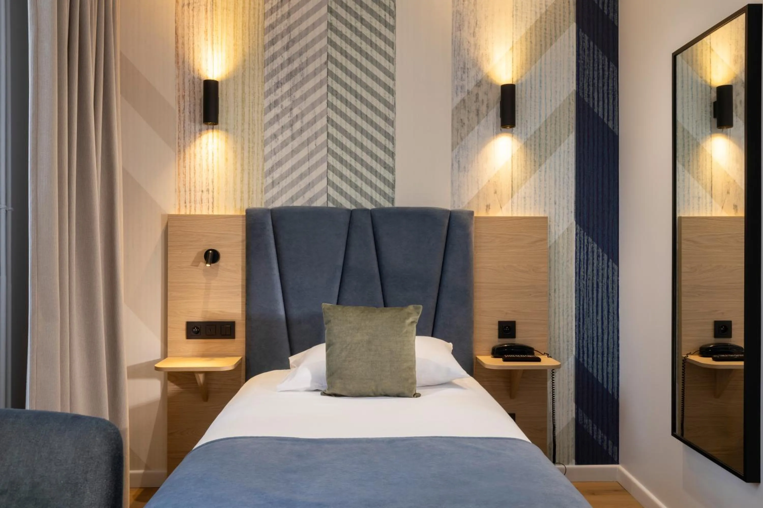 Single Room - Atelier Eiffel  in Hotel Espace Champerret