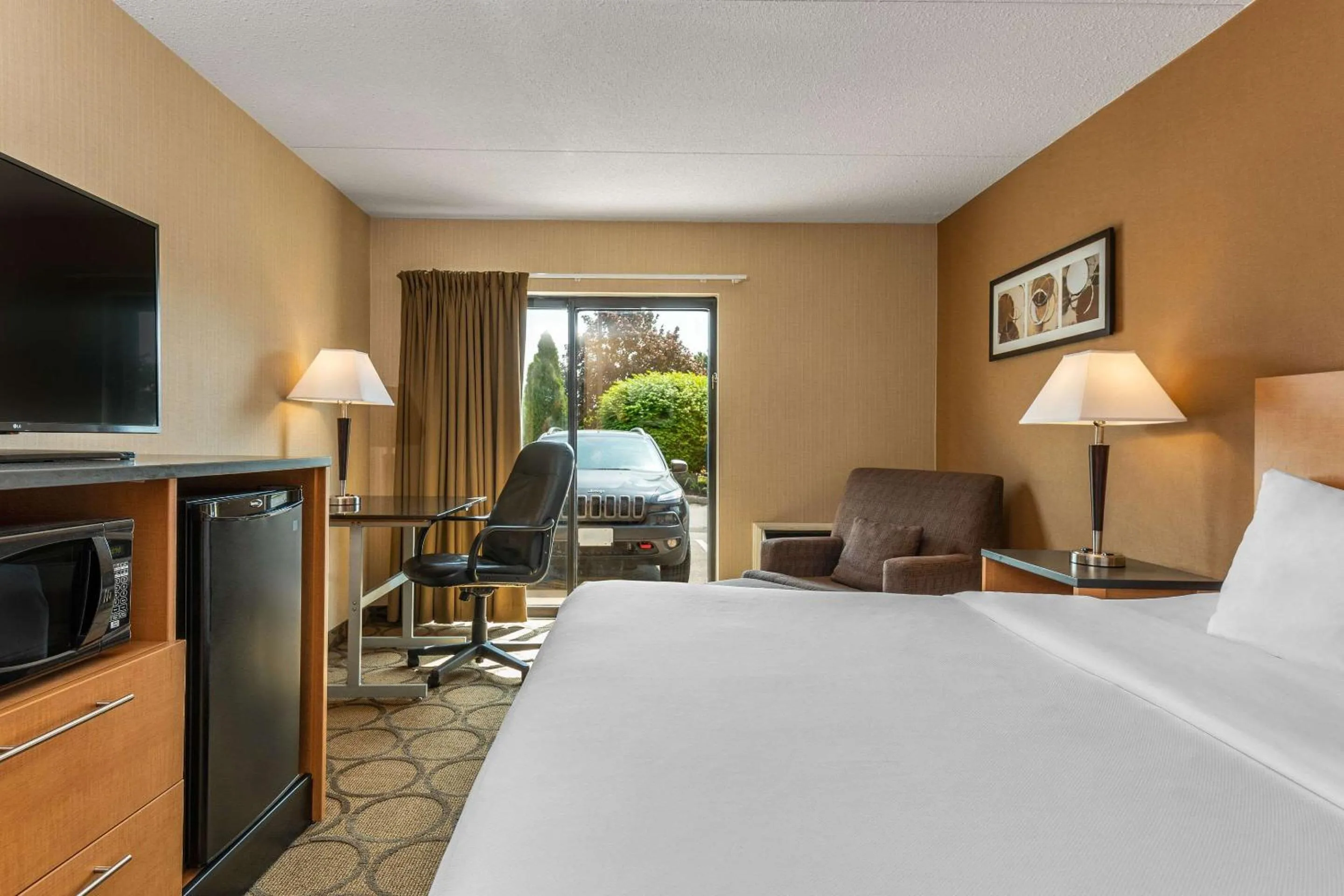 King Room - Ground Floor in Comfort Inn Timmins