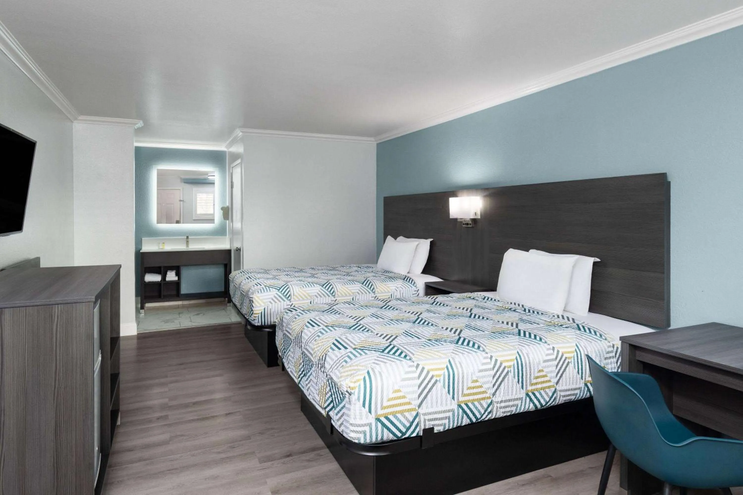 Double Room with Two Double Beds - Pet Friendly/Non-Smoking in Travelodge by Wyndham Lemoore Near Naval Air Station