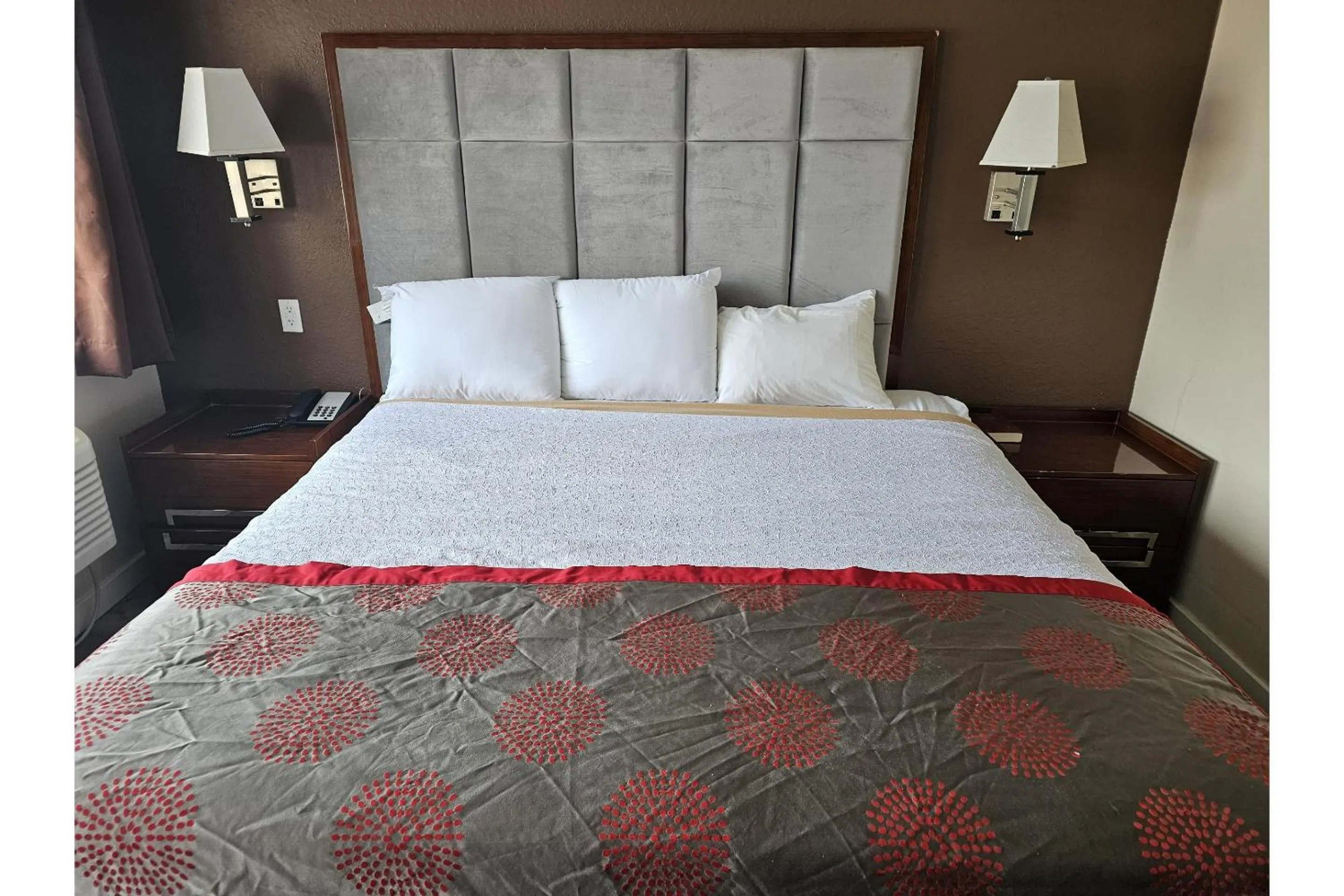 King Room - Non-Smoking in Travel Inn By OYO Omaha