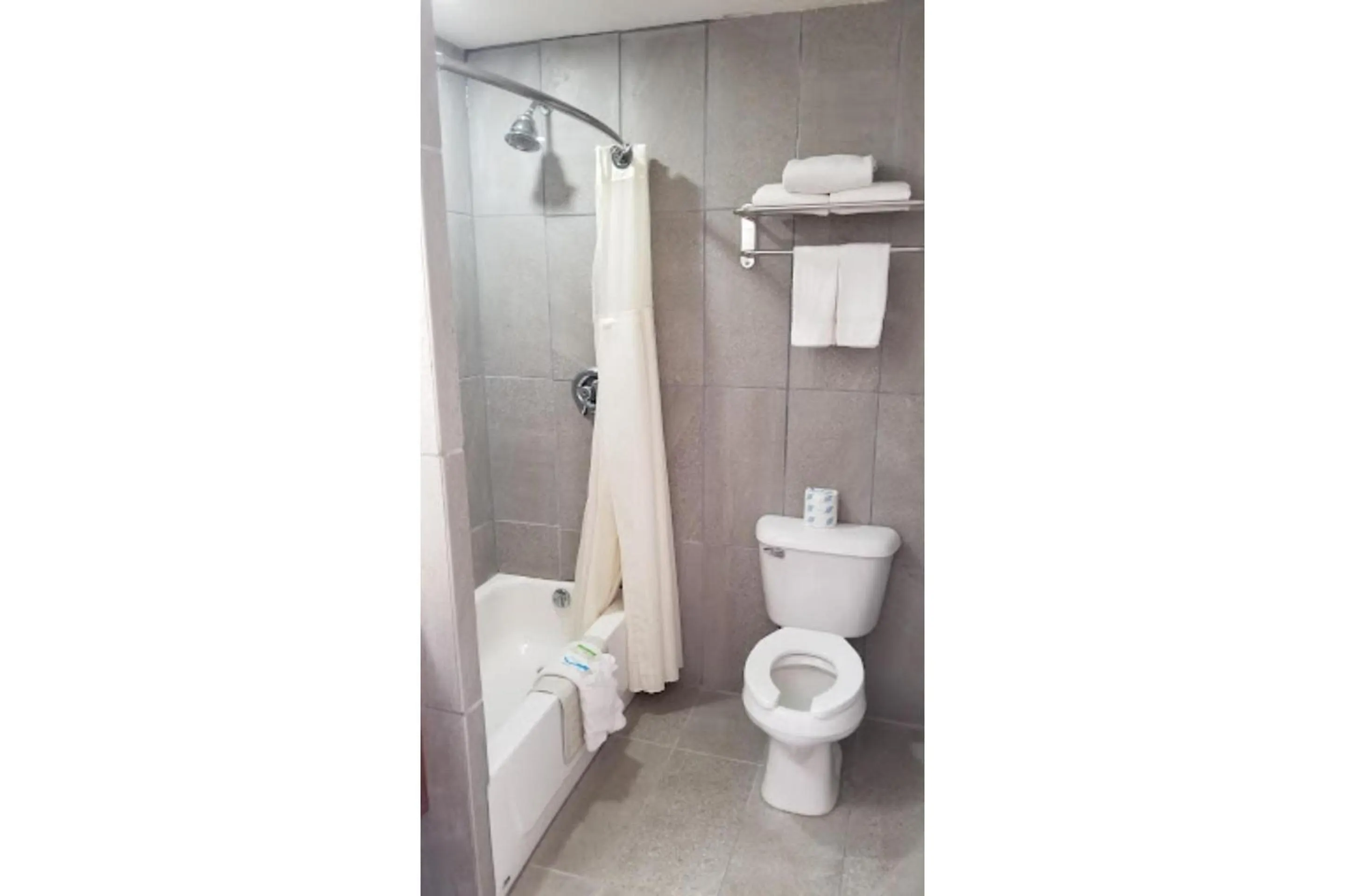 Queen Bed Smoking in Travel Inn By OYO Omaha