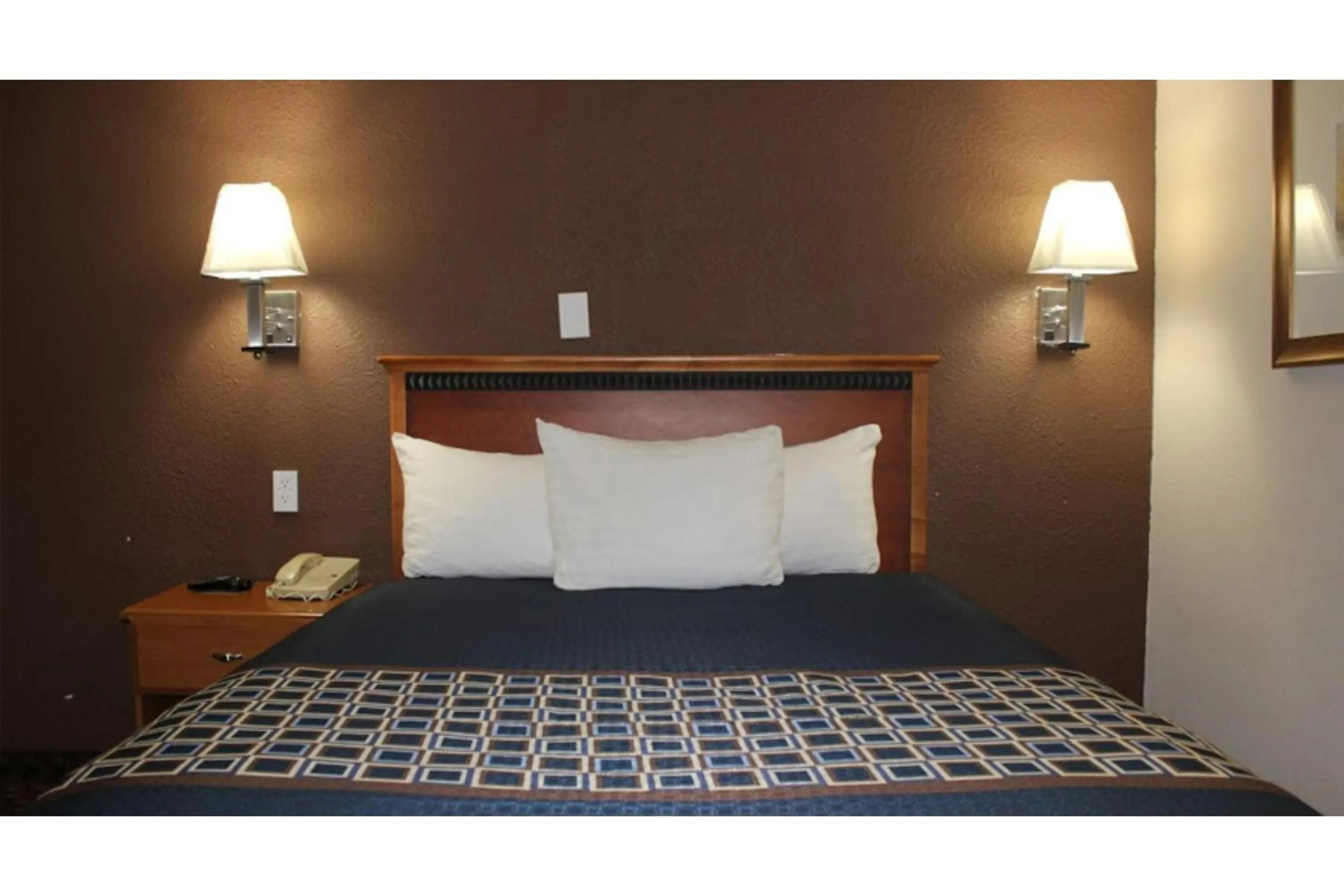 Queen Bed Accessible Non-Smoking in Travel Inn By OYO Omaha