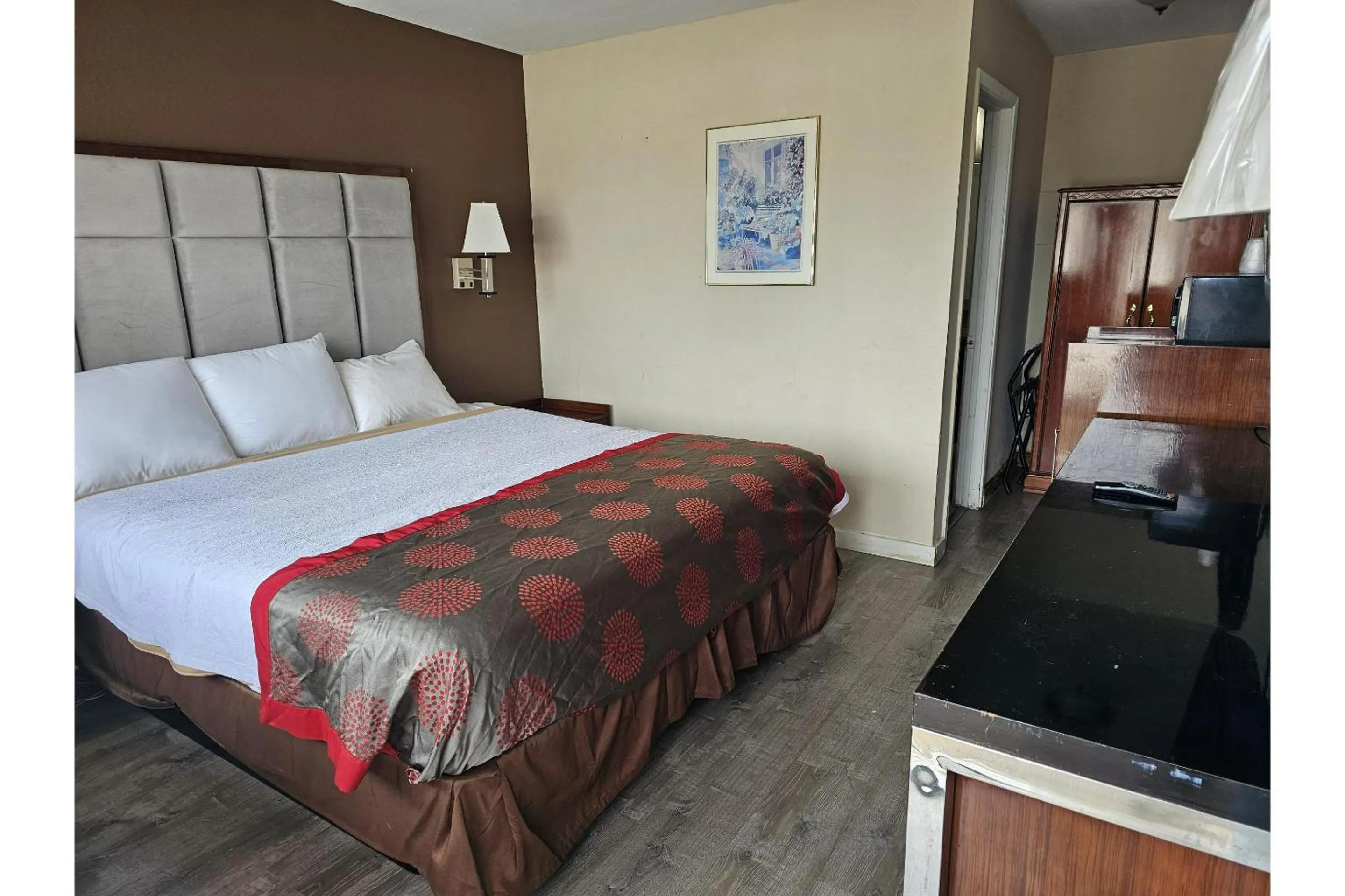 King Bed Smoking in Travel Inn By OYO Omaha