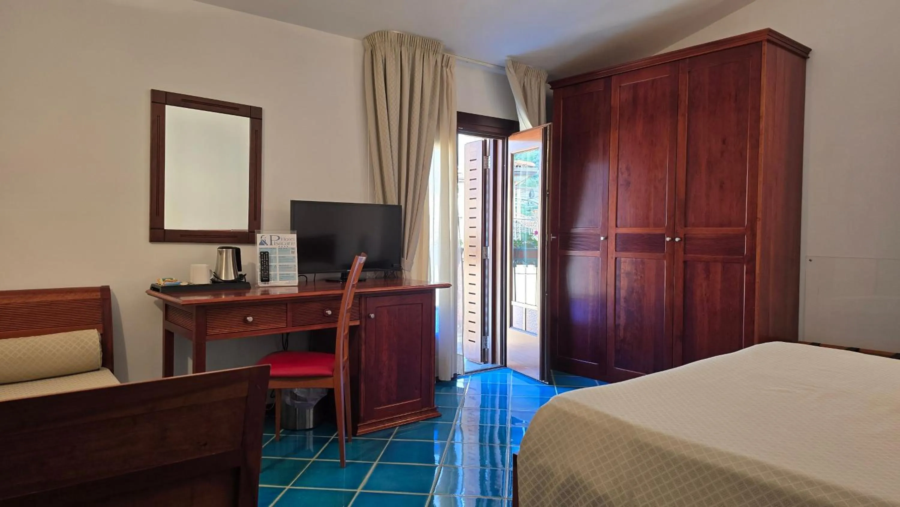Classic Double Room - single occupancy in Hotel Pisacane