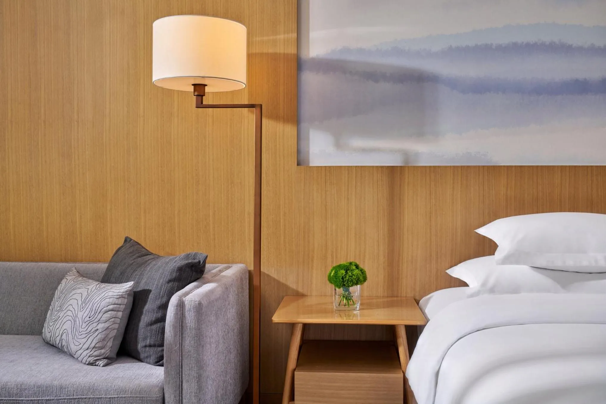 Standard King Room in Crowne Plaza Zhuhai City Center by IHG - offers free one-way shuttle to Chimelong Ocean Kingdom