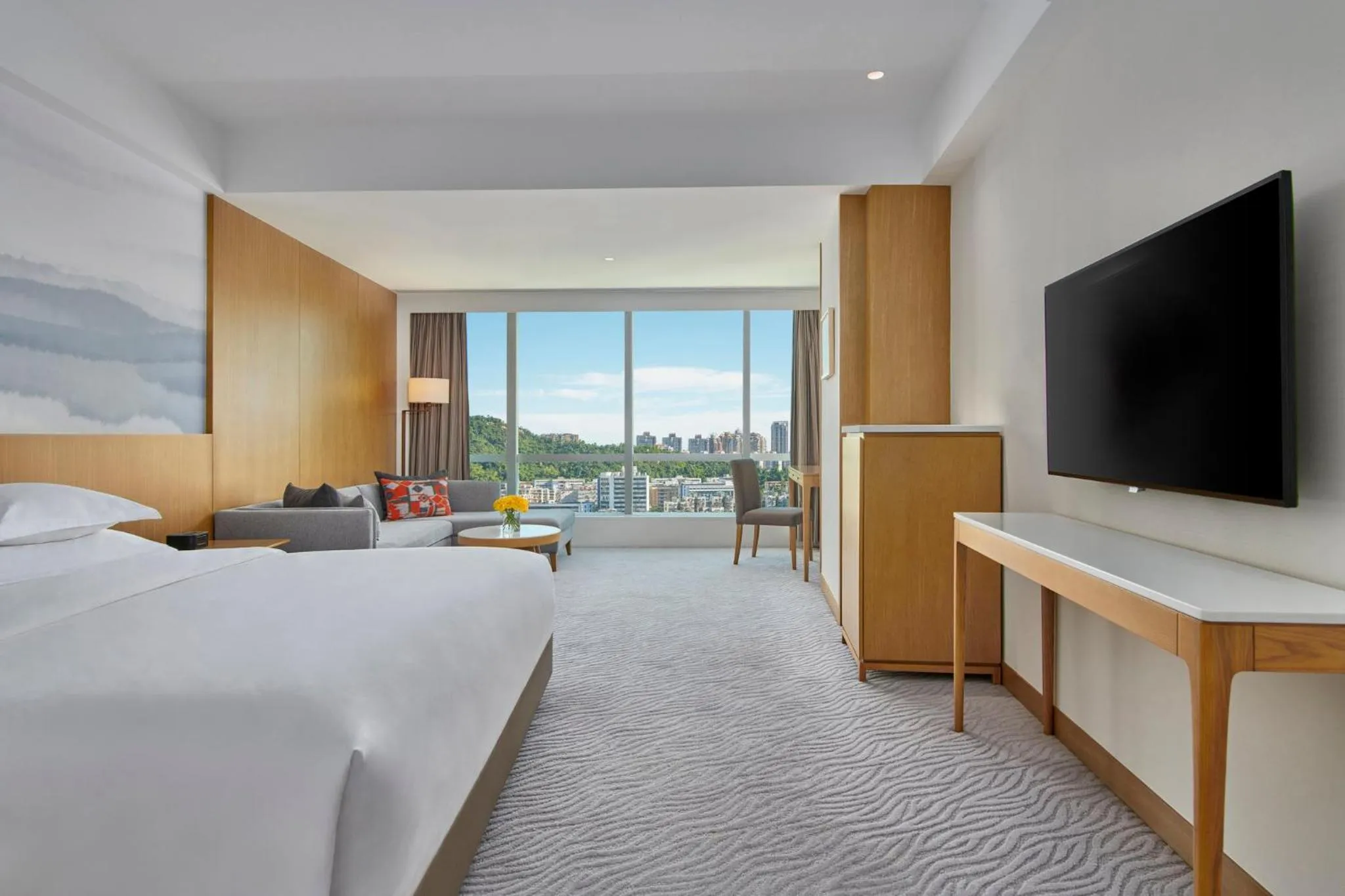Standard King Room with Lounge Access in Crowne Plaza Zhuhai City Center by IHG
