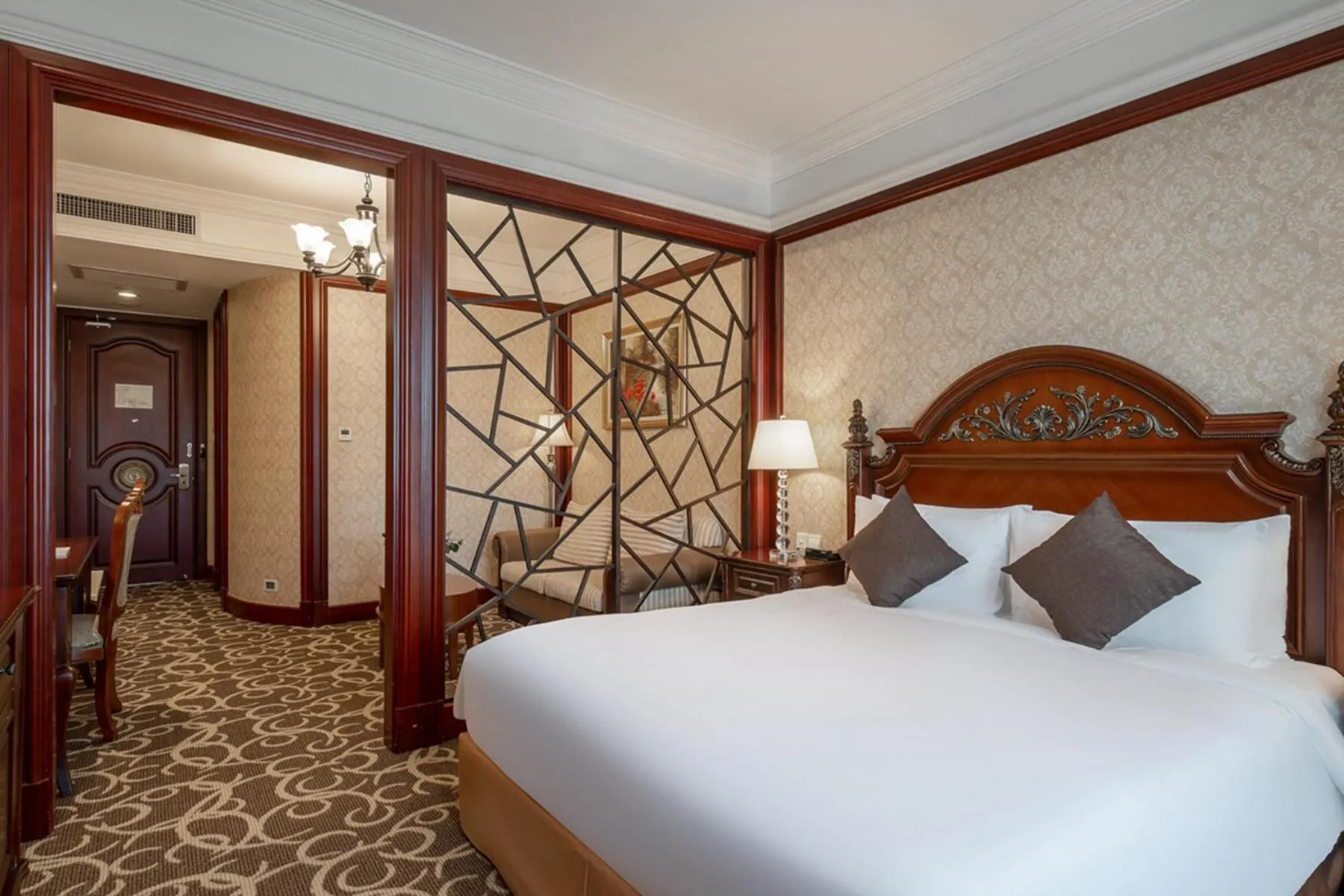Standard Suite in Wyndham Shanghai Hongqiao-Near NECC