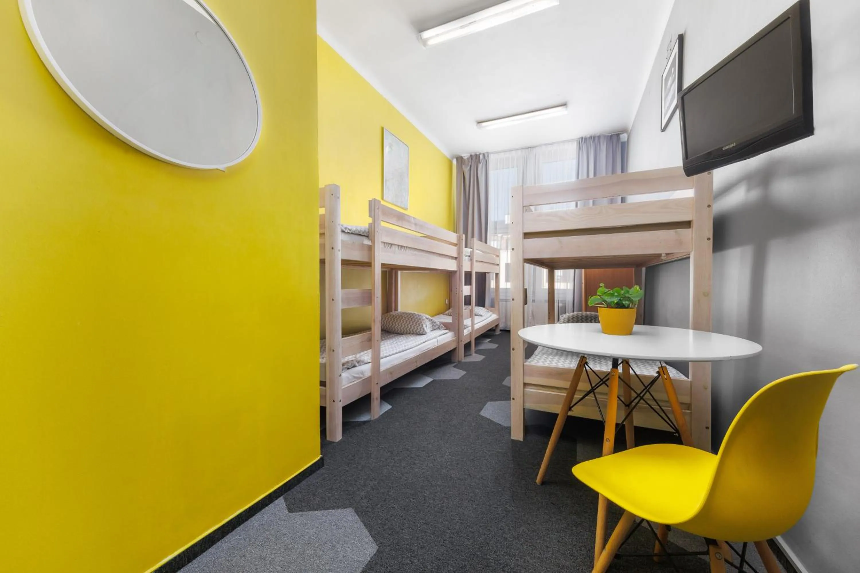 Dormitory Room with Shared Bathroom (6 Adults) in Moon Hostel Warszawa
