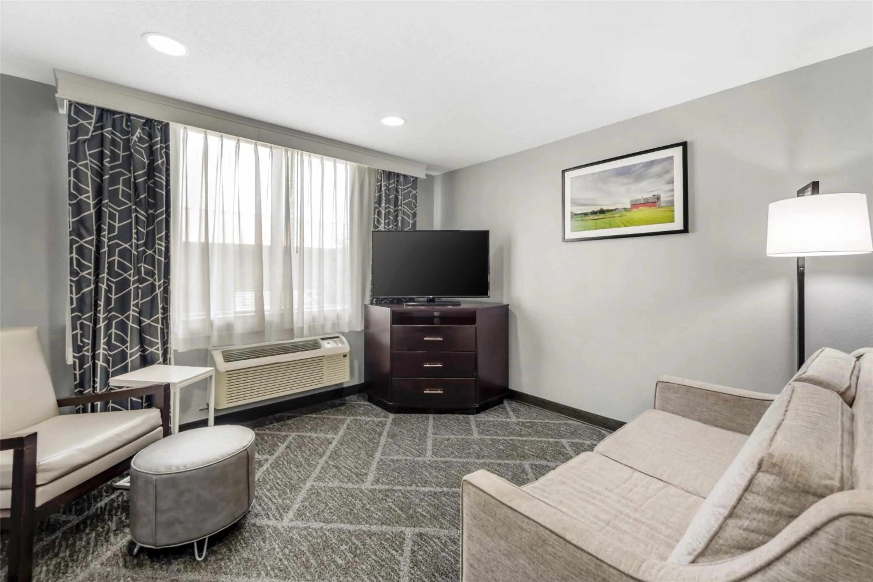 Executive Queen Room in Best Western Rochester Hotel Mayo Clinic Area/ St. Mary's