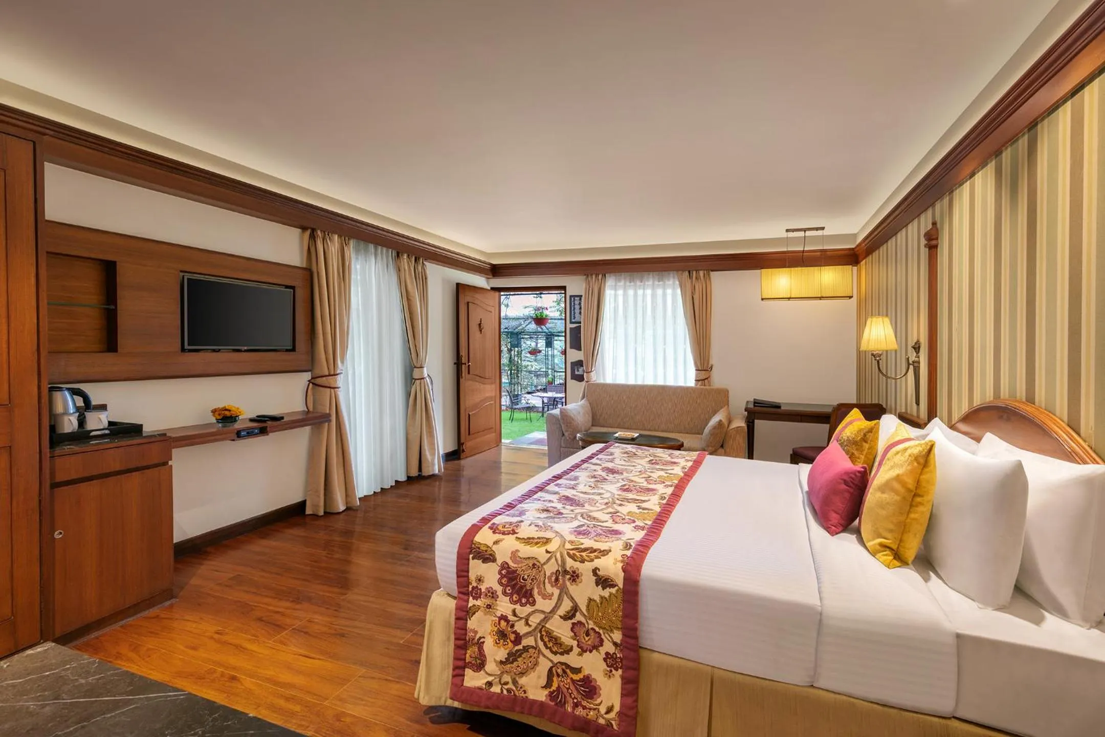 Superior Double Room with complimentary shuttle to Mall Road till 7 pm in Shervani Hilltop Resort