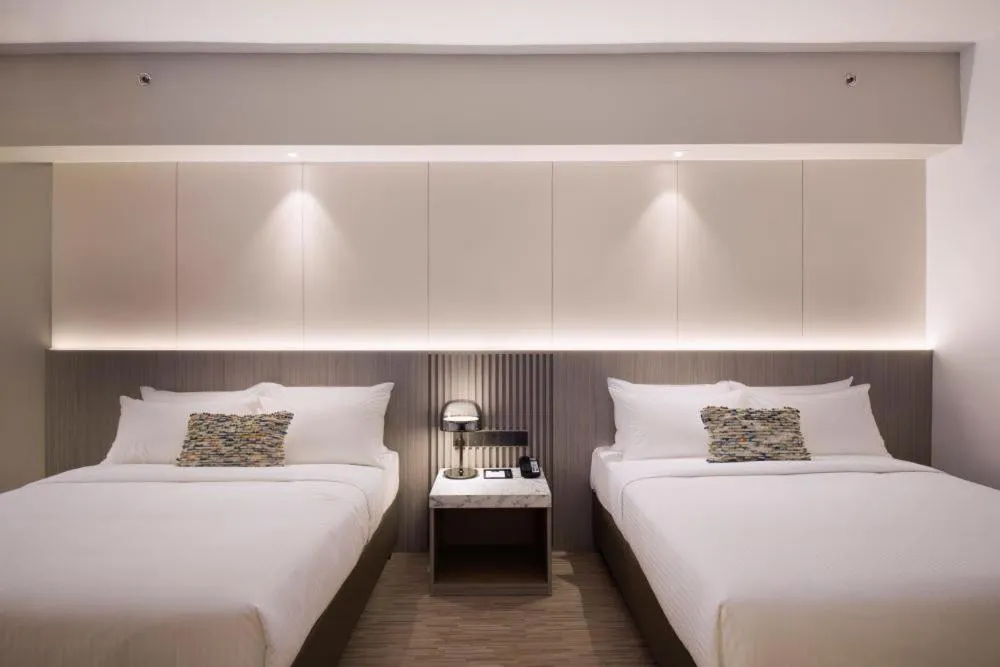 Superior Twin Room in RELC International Hotel