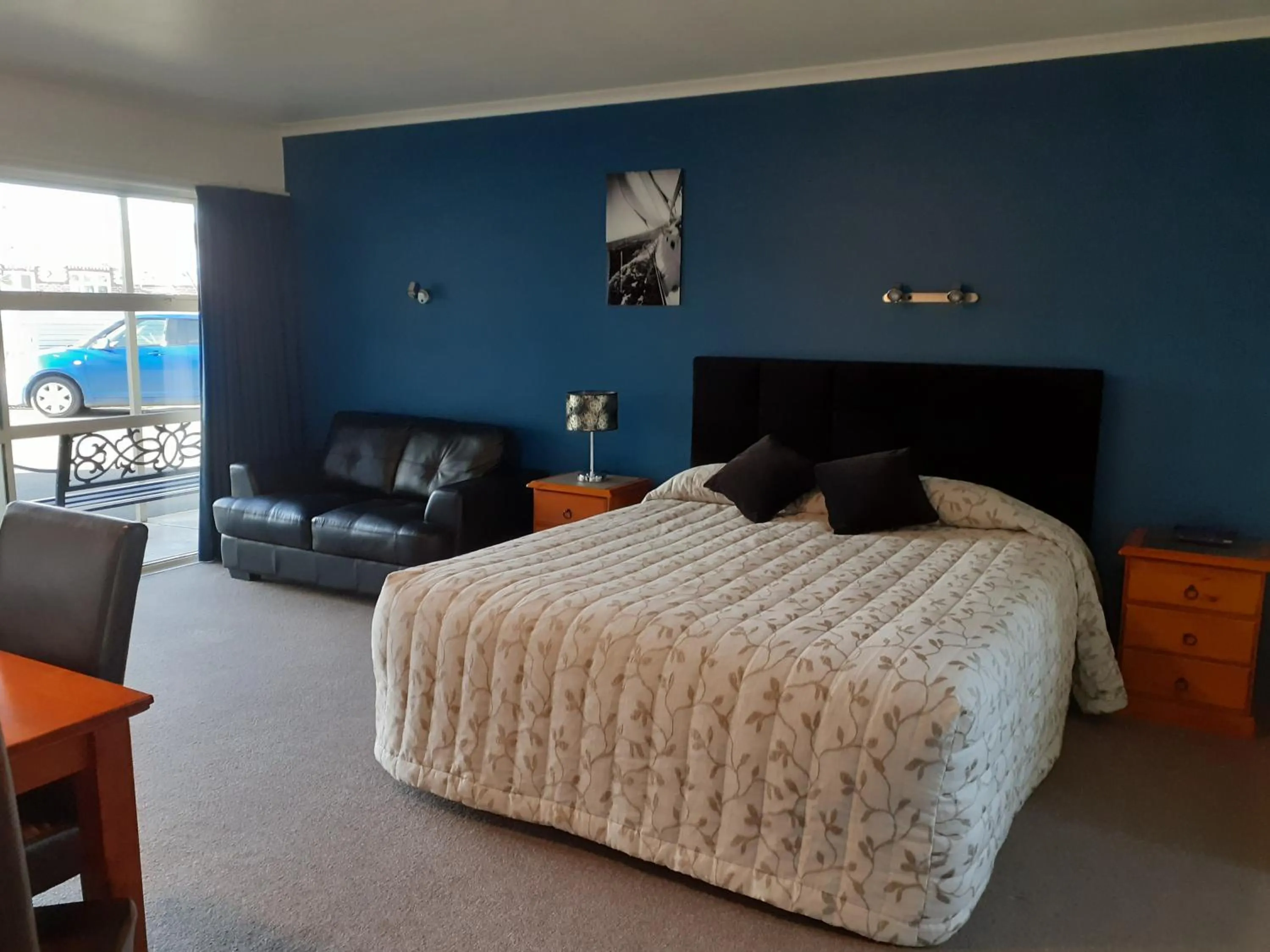 Executive King One-Bedroom Apartment in AAA Thames Court Motel