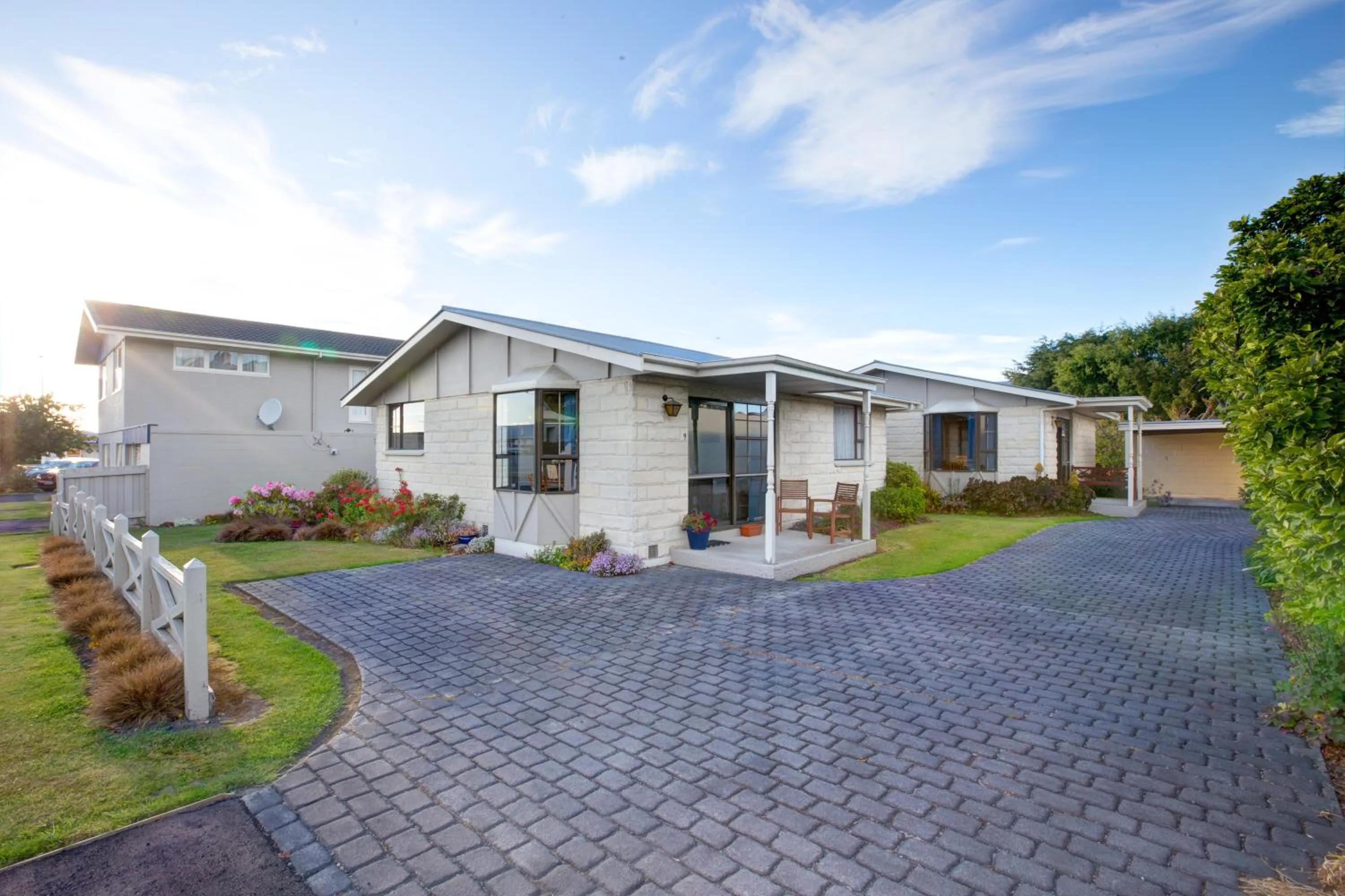 Two-Bedroom Apartment in AAA Thames Court Motel