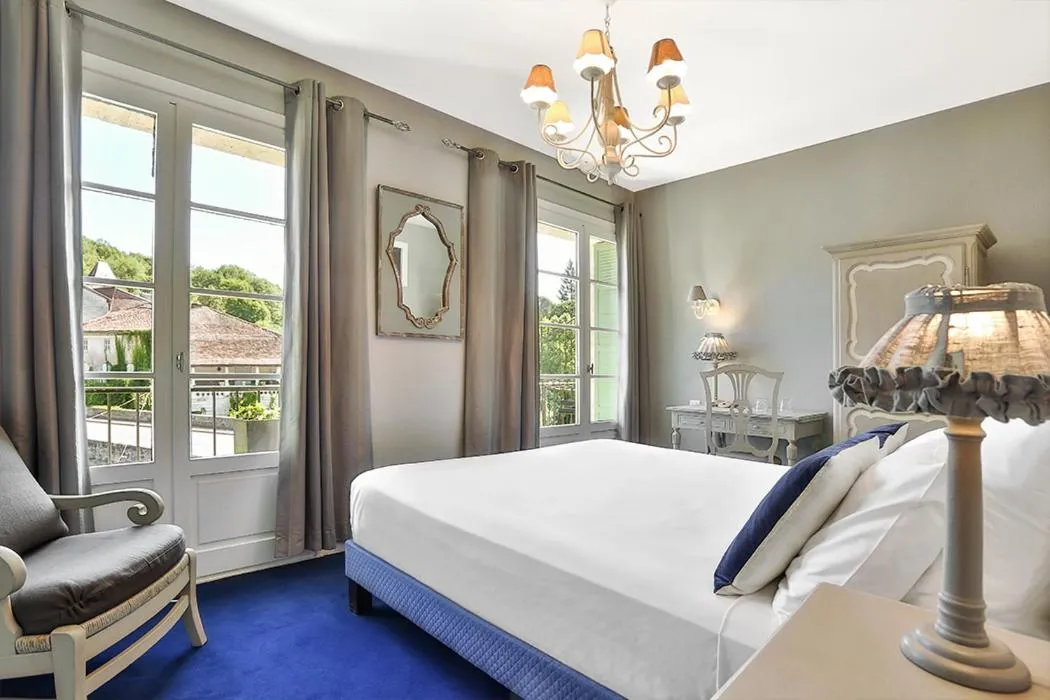 Deluxe Double Room with Balcony in Hotel Restaurant Charbonnel