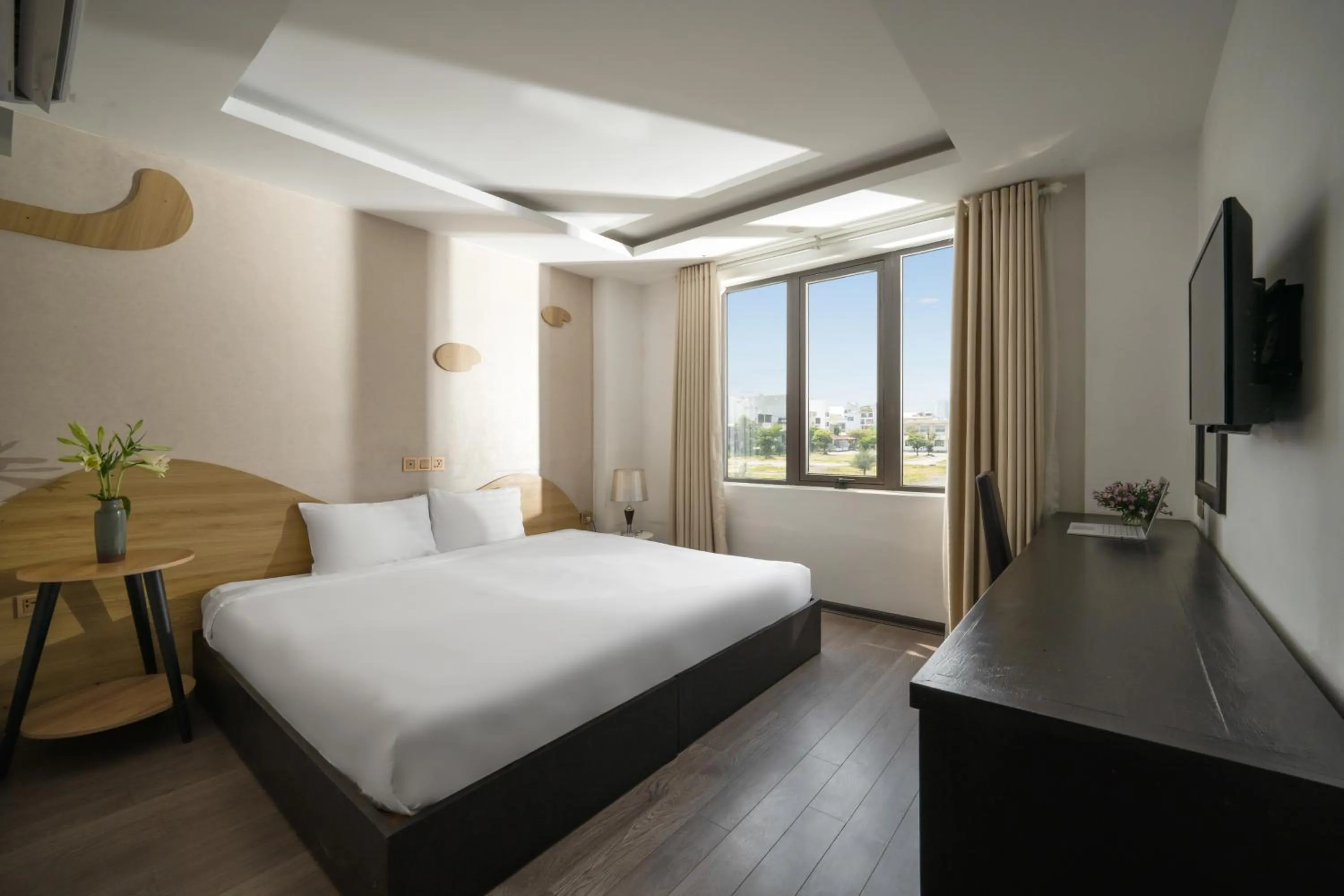 Superior Twin Room with City View in Hanami Hotel Danang