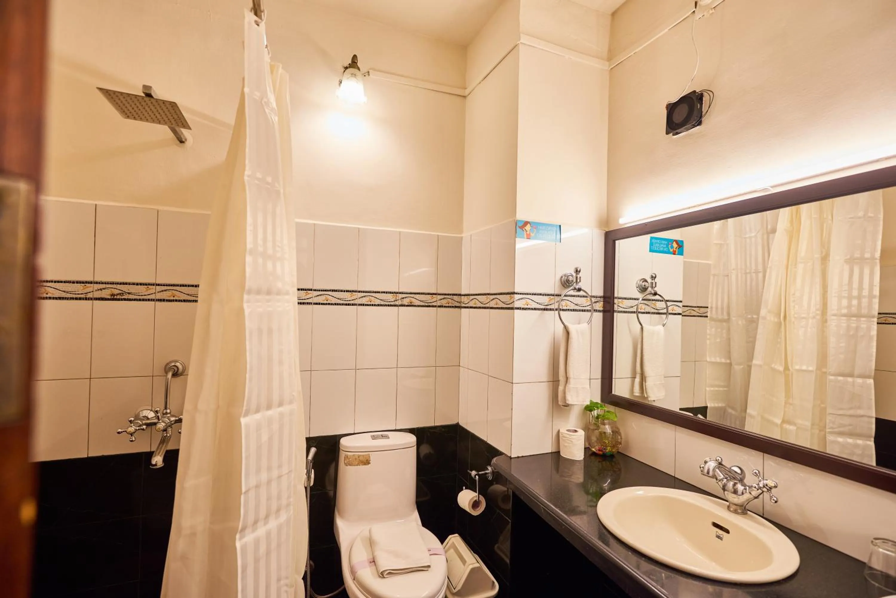 Mountain View Room in Deshadan Mountain Resort -The highest resort in Munnar