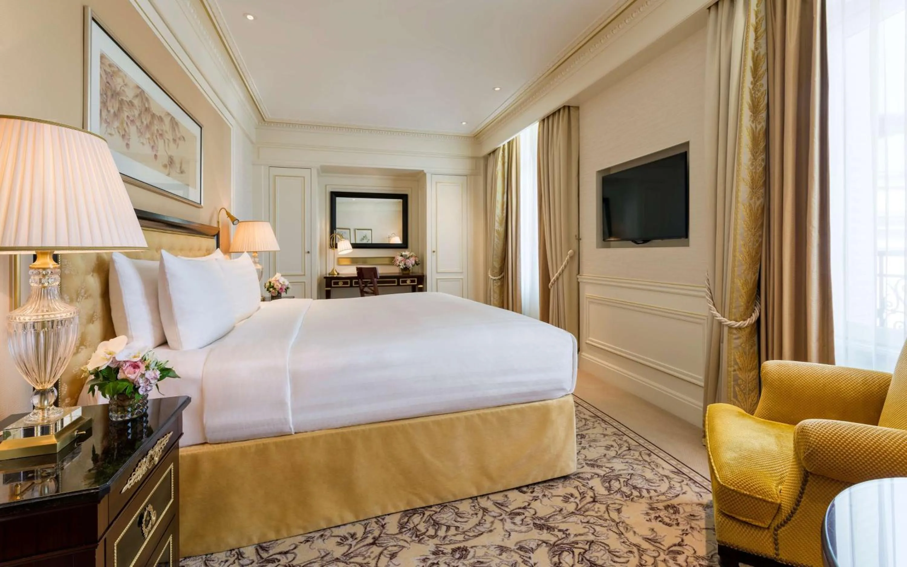 Junior Suite in Shangri-La Paris