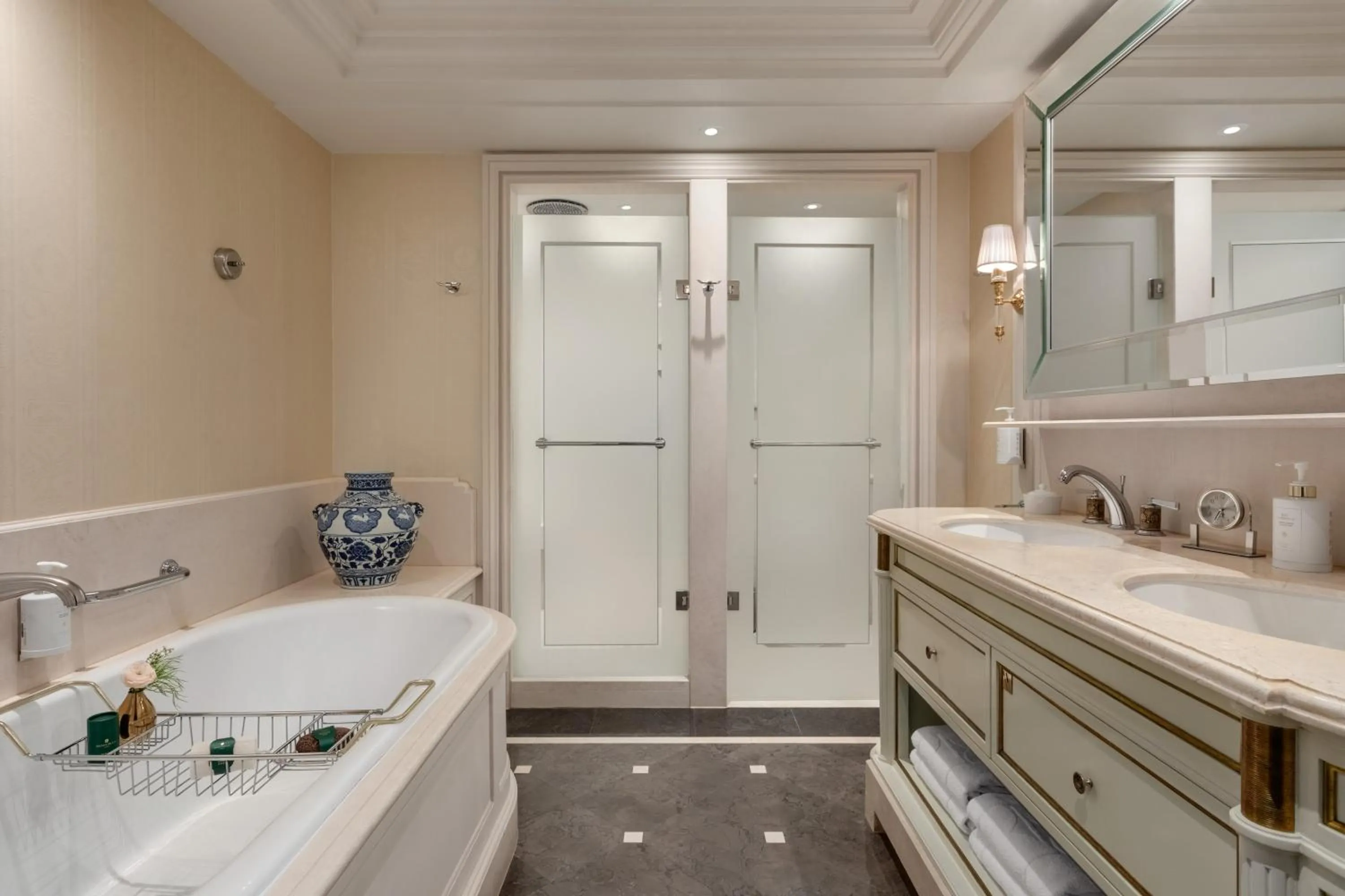 Superior Twin Room in Shangri-La Paris