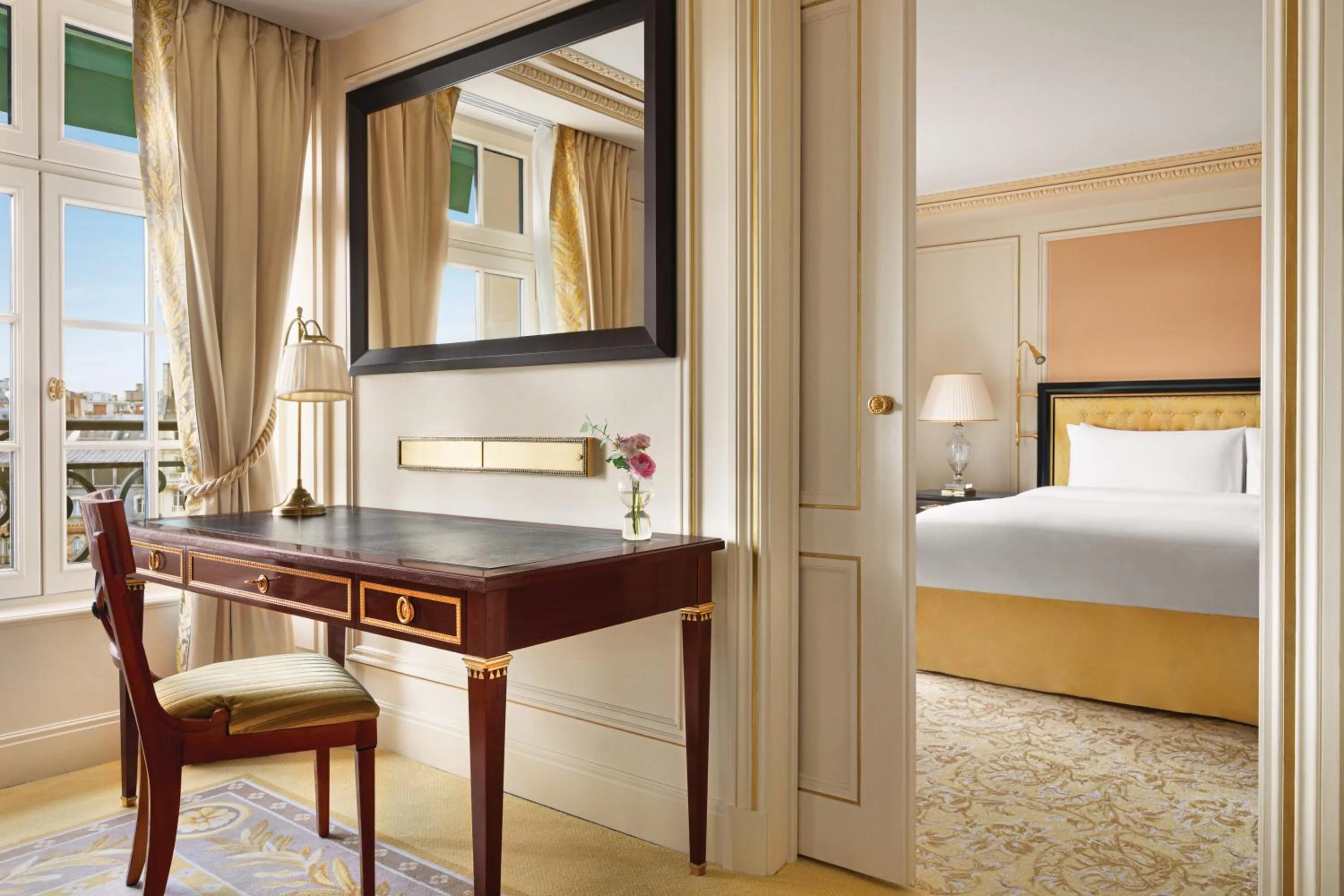 Deluxe Suite in Shangri-La Paris