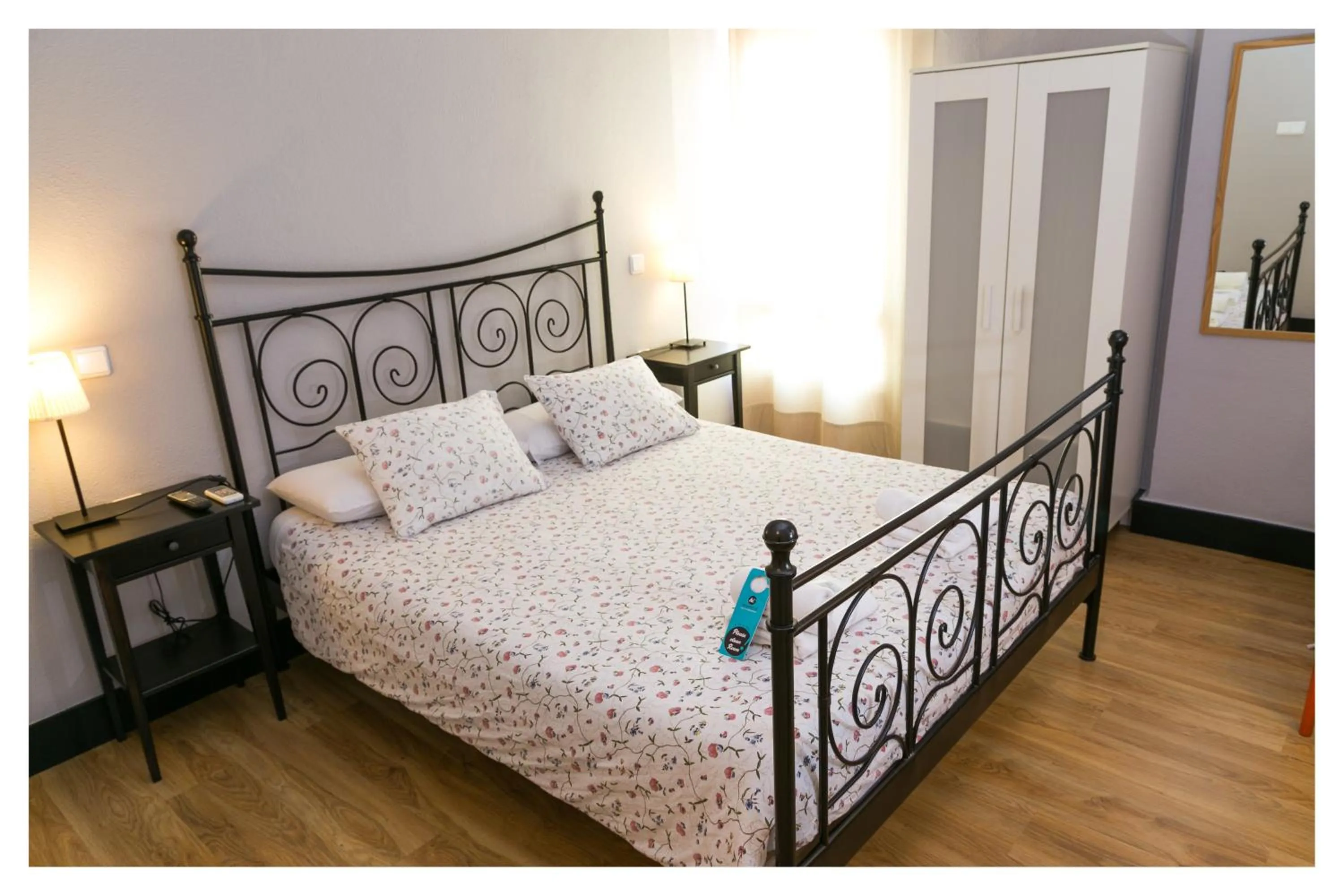 Basic Double Room with Shared Bathroom in Hi Valencia Canovas