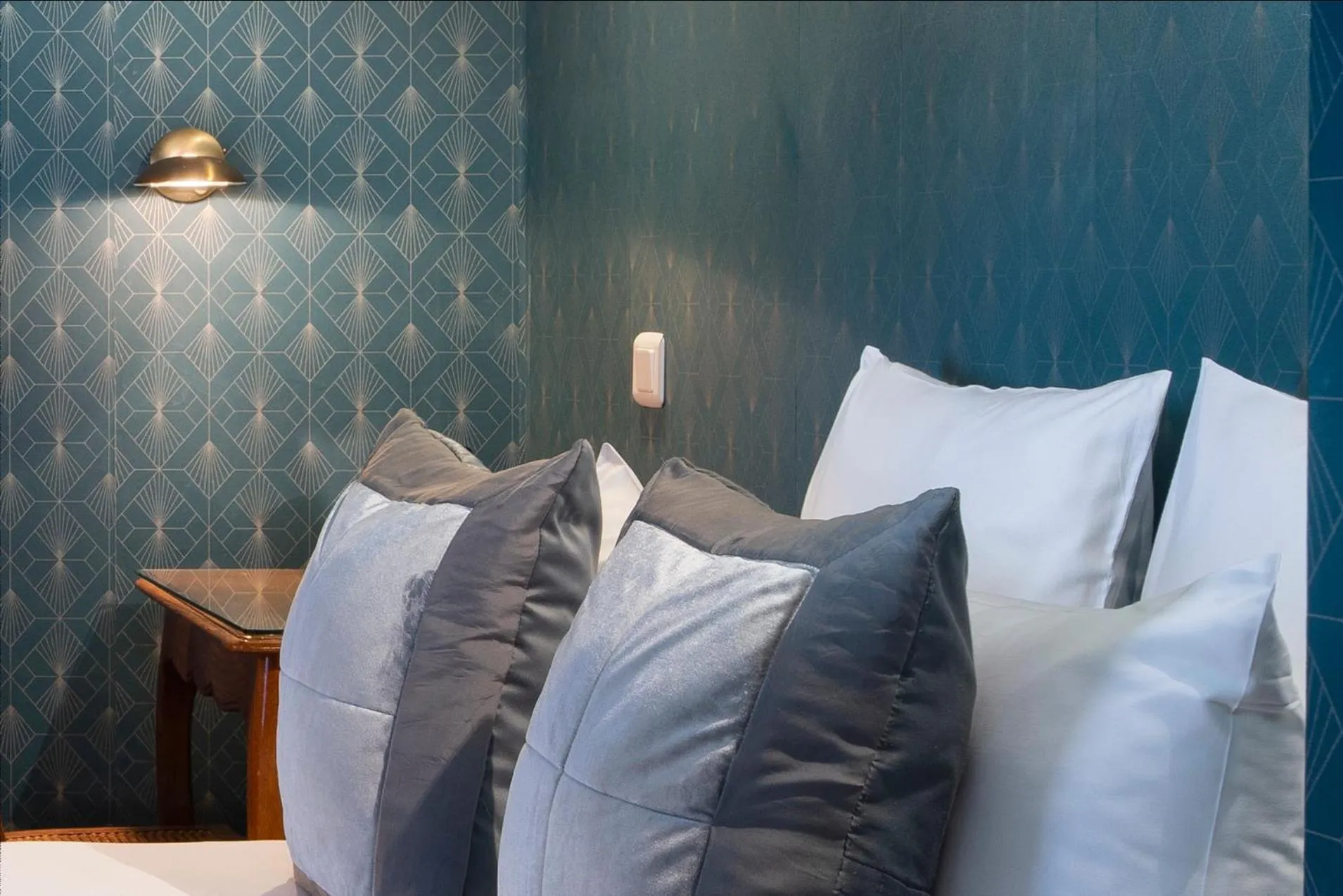 Single Room in Elysées Hôtel