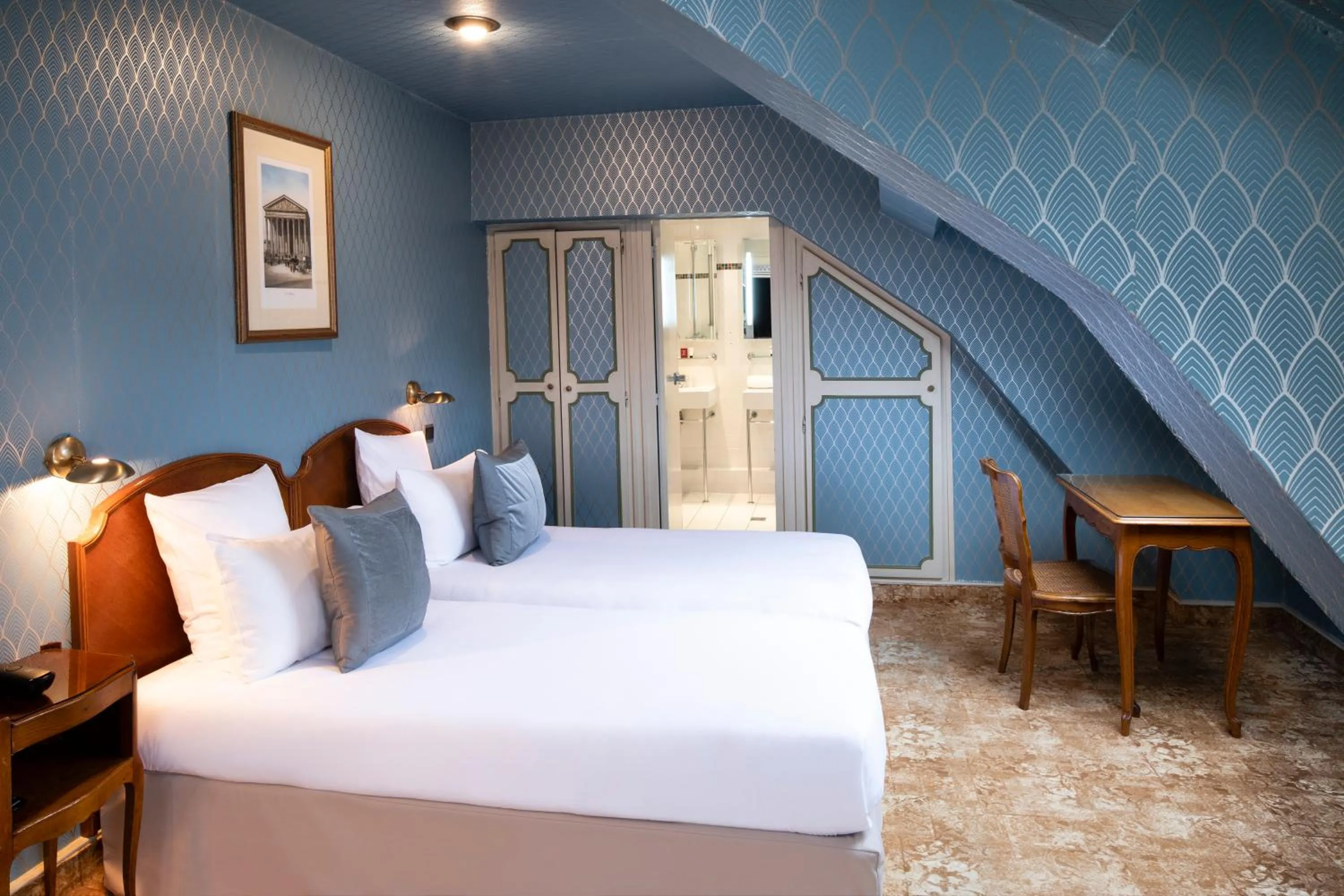 Superior Twin Room in Elysées Hôtel