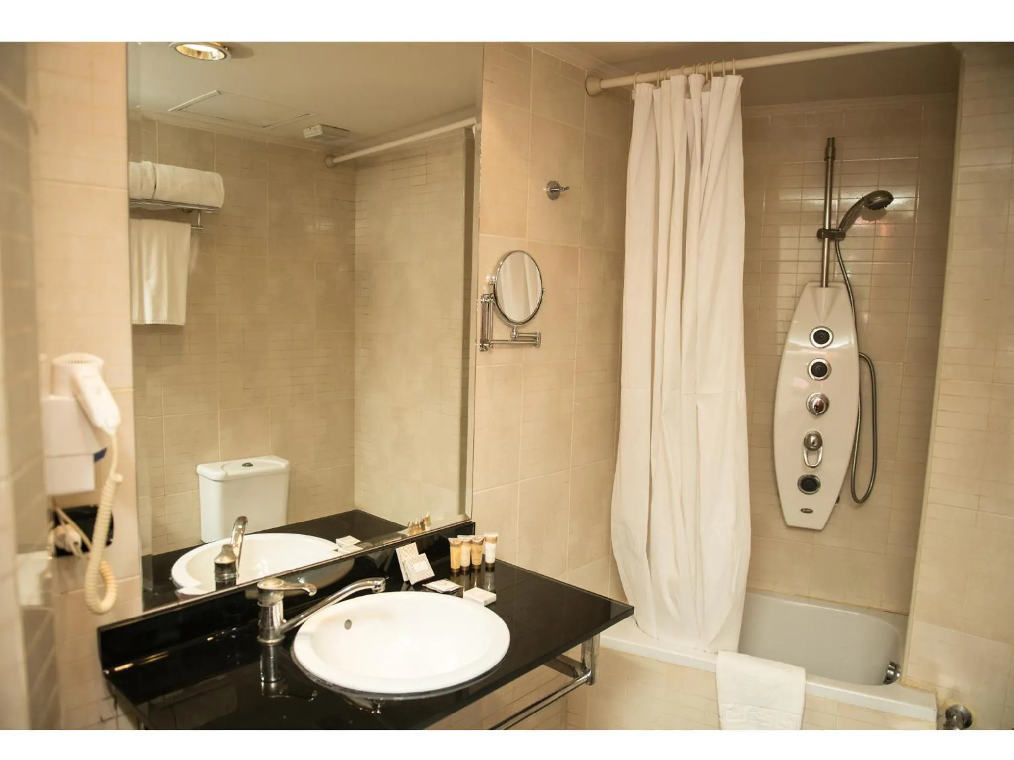 Deluxe Room with City View in Cherry Maryski Hotel