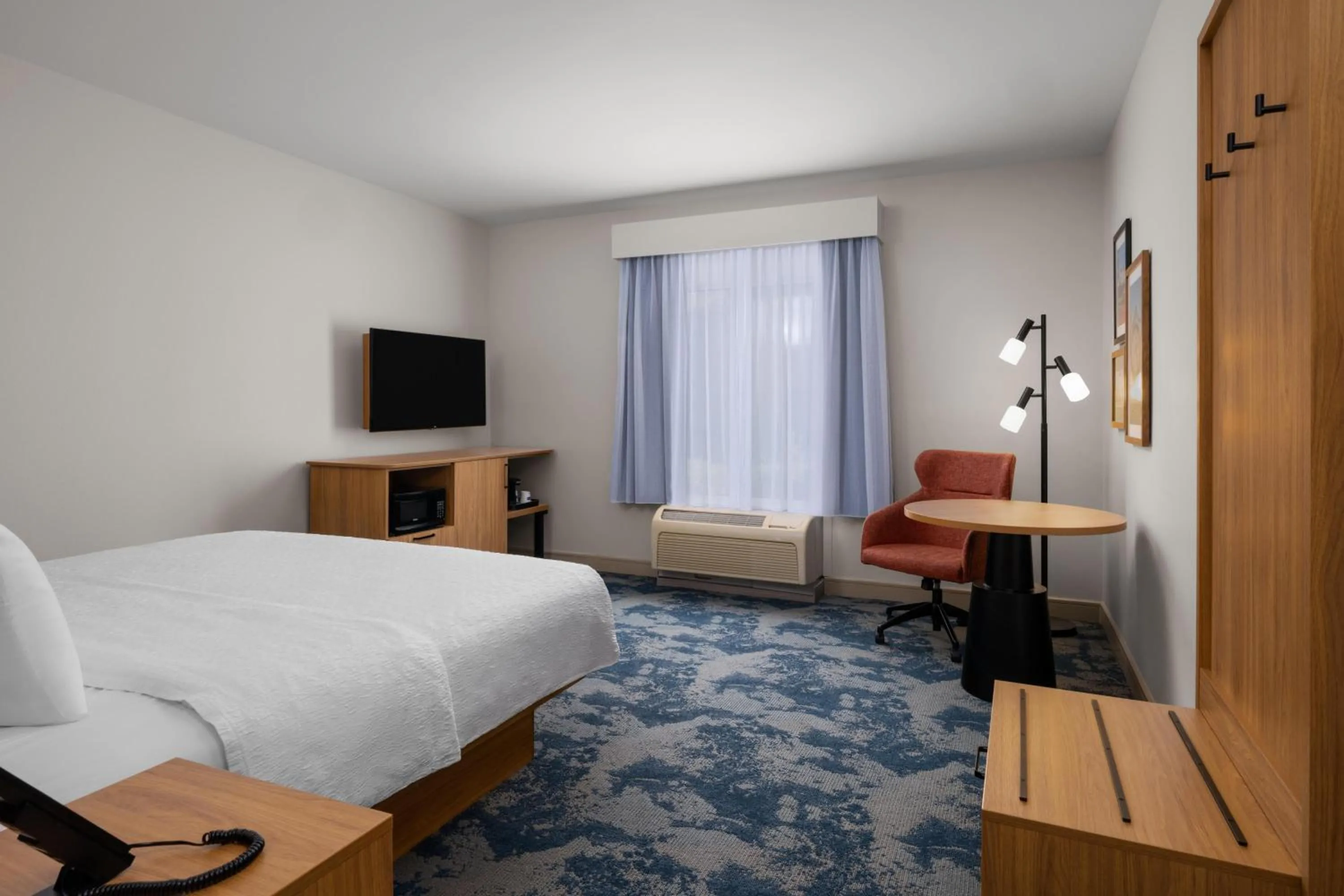 King Room with King Bed - Non-Smoking in Hampton Inn & Suites Southern Pines-Pinehurst