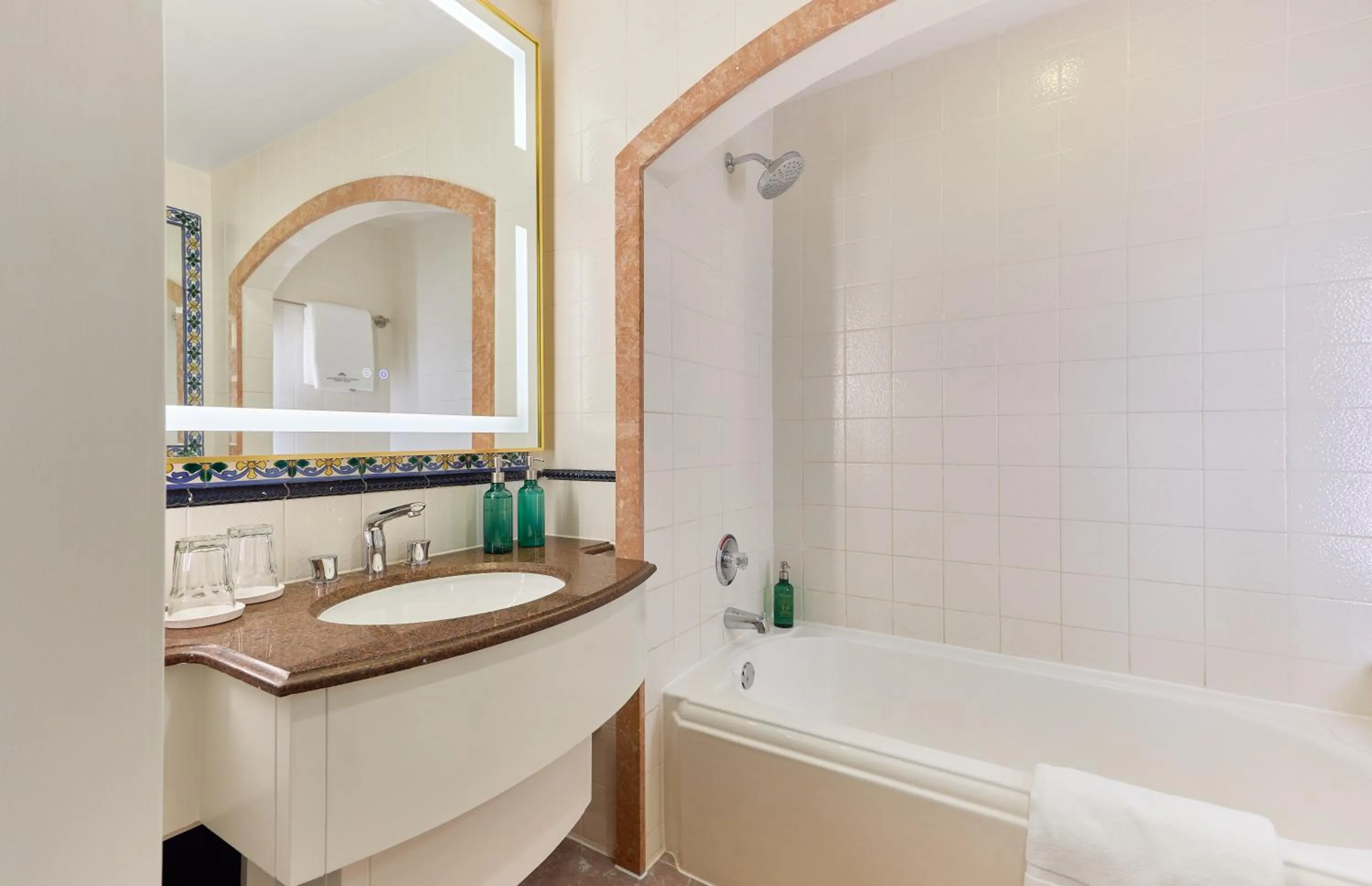 Queen Room with Garden View in British Colonial Nassau