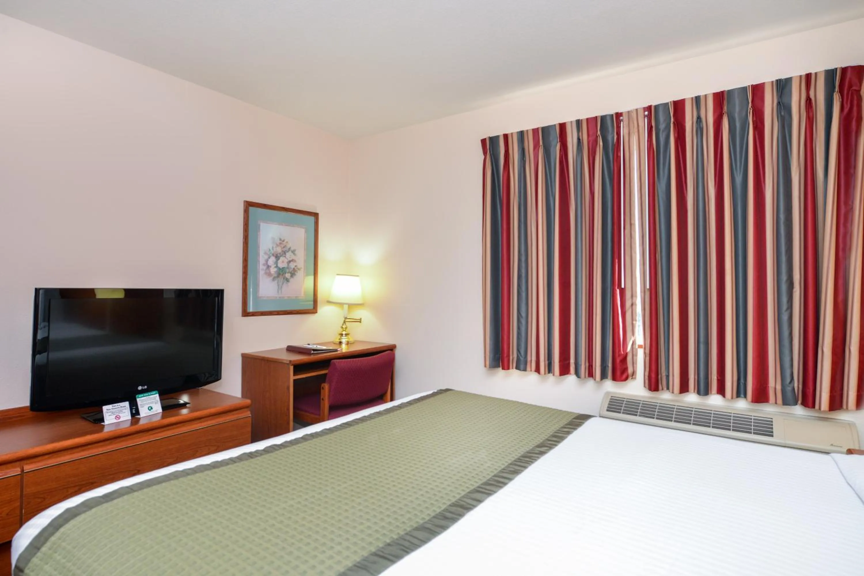 King Room - Non-Smoking in Travelodge by Wyndham, Newberg