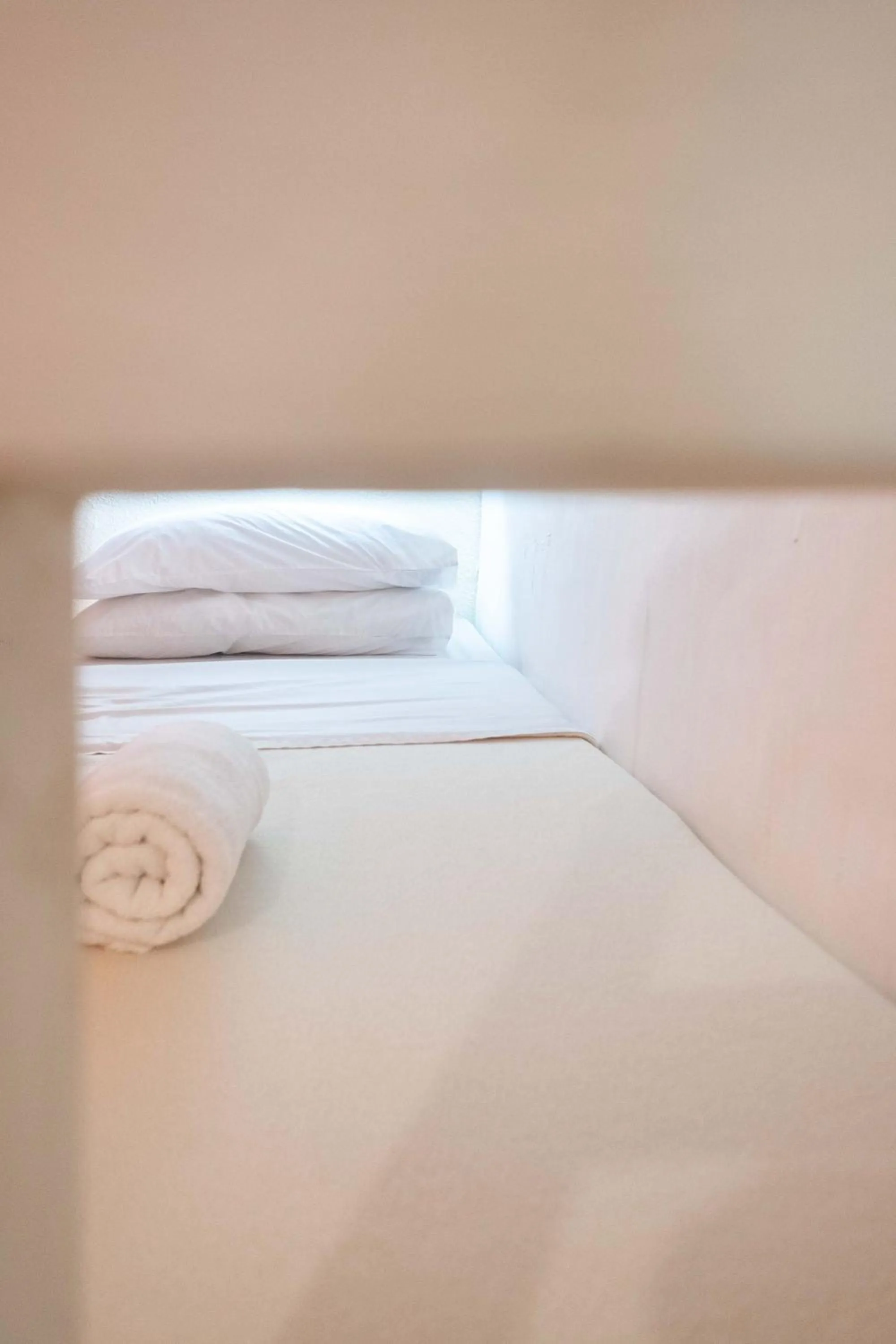 Bed in 8-Bed Mixed Dormitory Room in Lazy Dog Bed & Breakfast