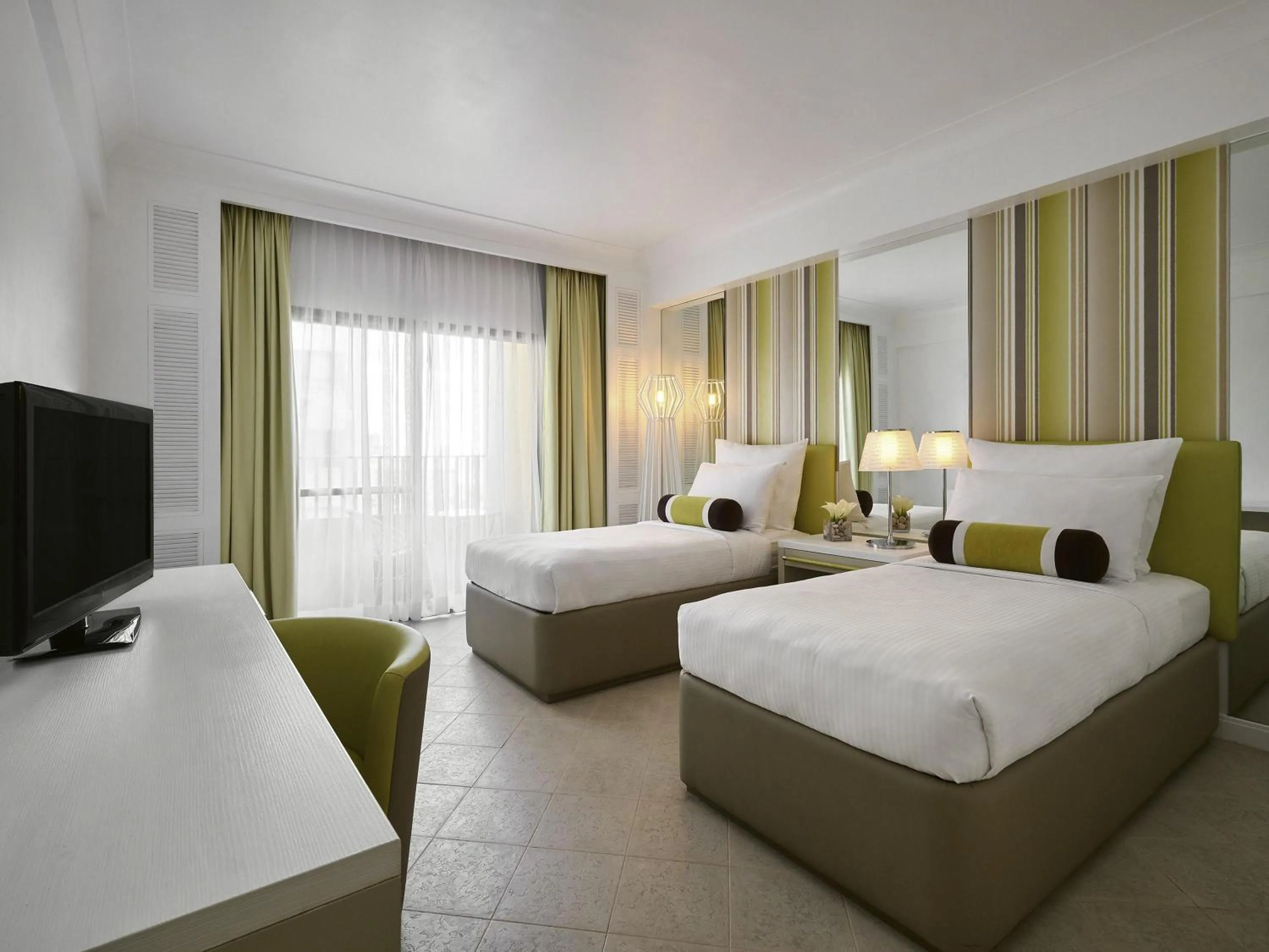 Deluxe Twin Room with Atrium View in Mövenpick Hotel Mactan Island Cebu