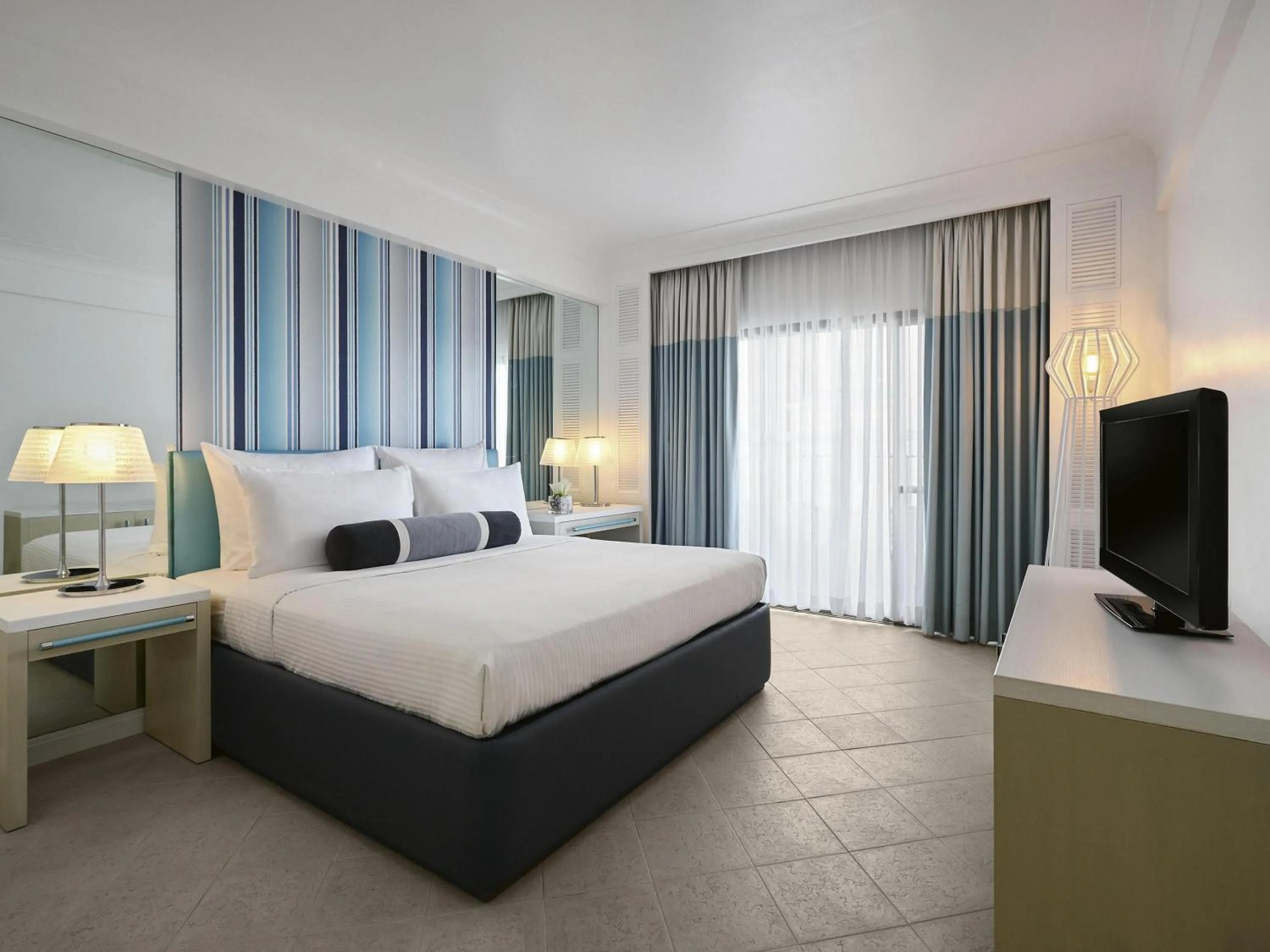 Deluxe King Room with Atrium View in Mövenpick Hotel Mactan Island Cebu