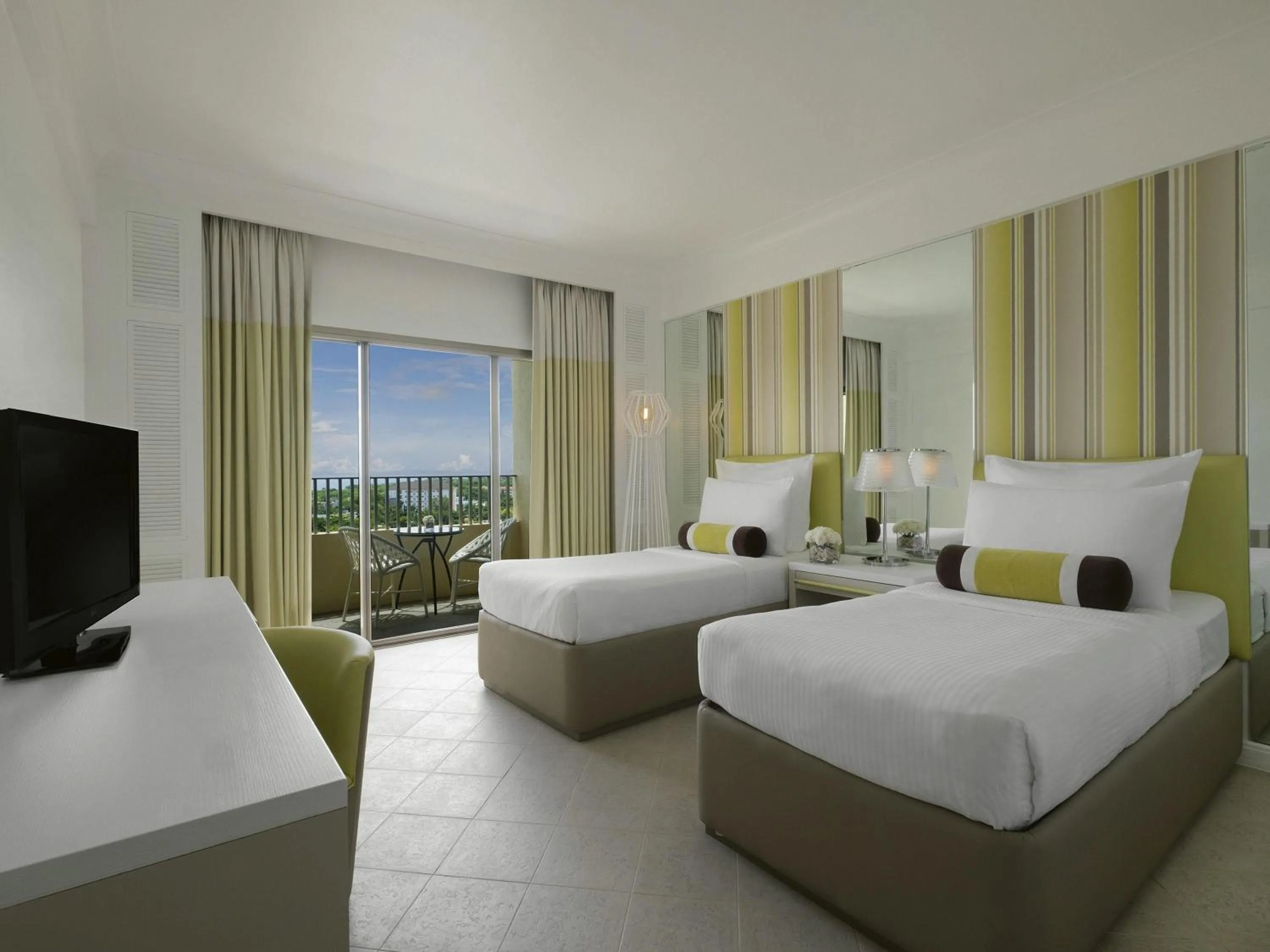 Deluxe Twin Room with Sea View in Mövenpick Hotel Mactan Island Cebu