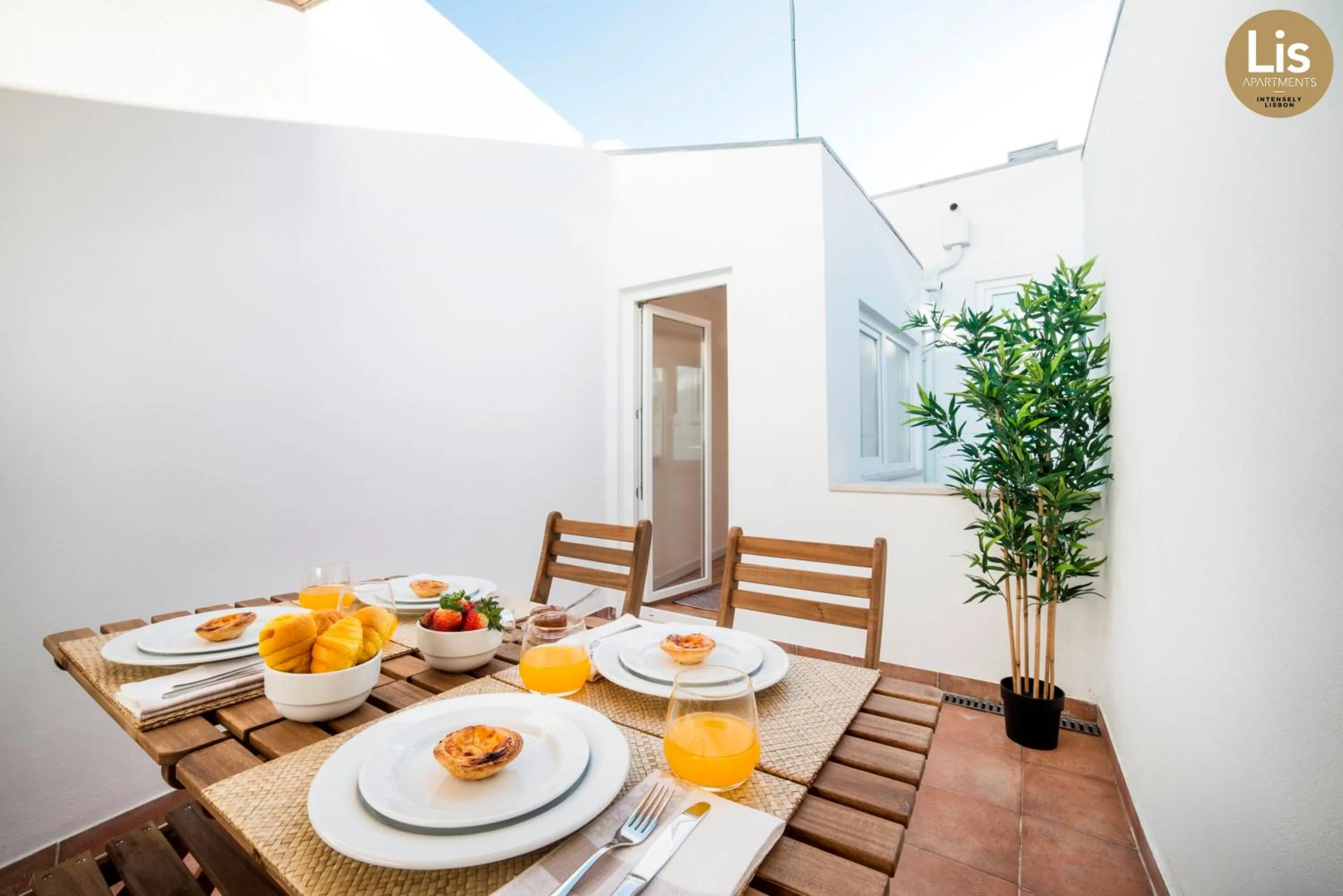 One-Bedroom Apartment with Terrace and Castle View in Lis Apartments