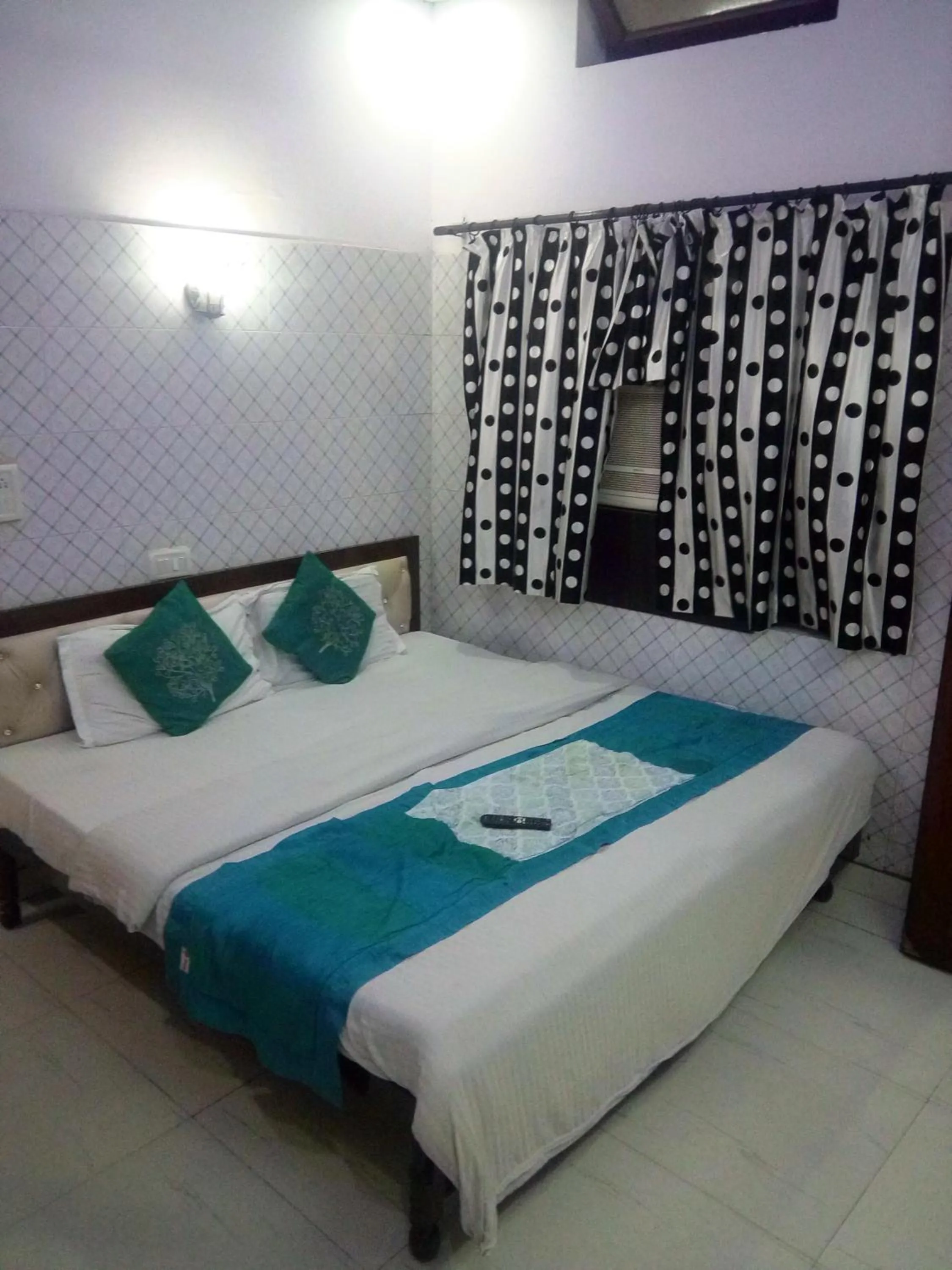 Standard Double Room with Fan in Hotel Embassy