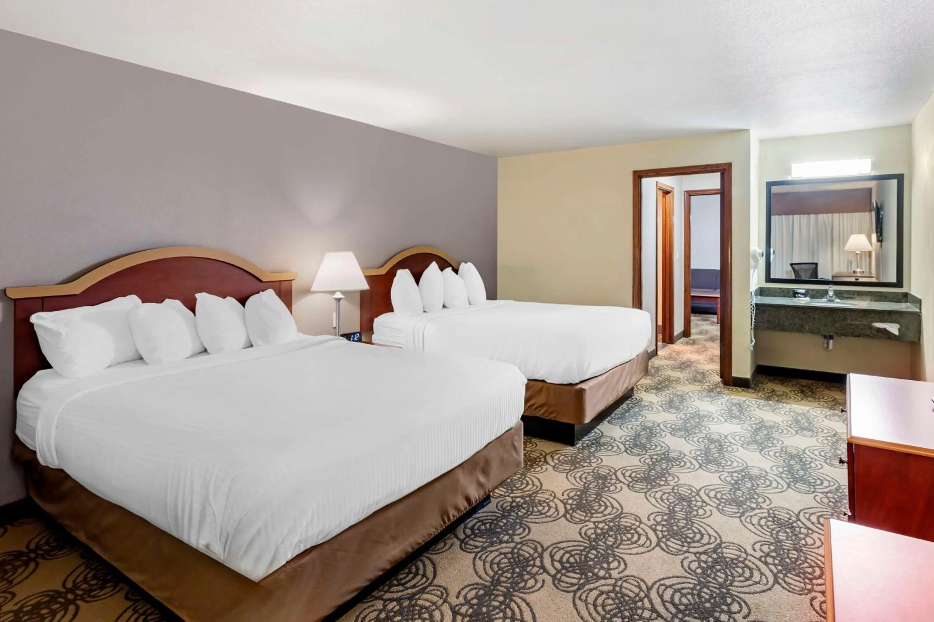 One-Bedroom Queen Suite with Two Queen Beds and Sofa Bed - Kitchen/Non-Smoking in Best Western Elko Inn