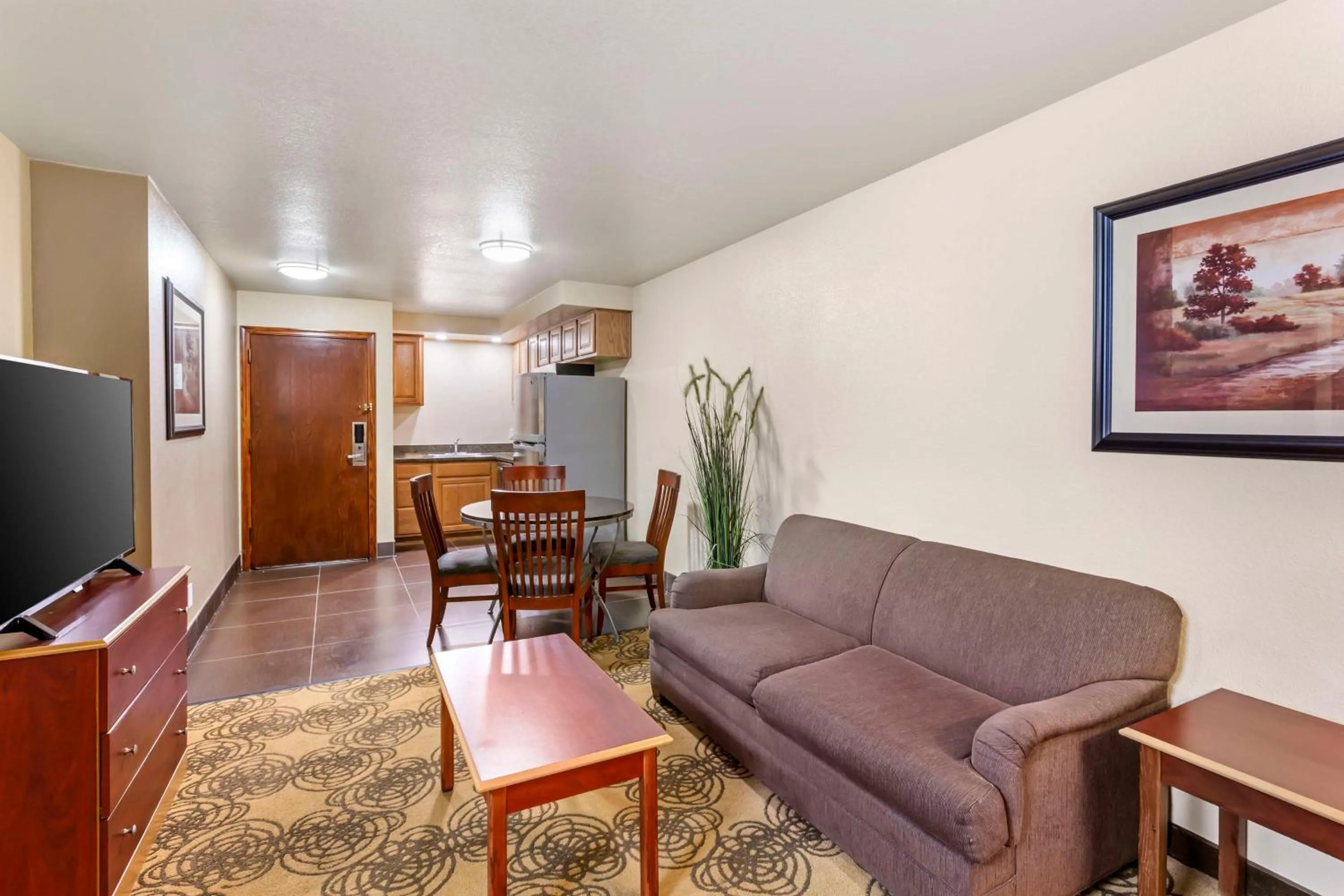 One-Bedroom Queen Suite with Two Queen Beds and Sofa Bed - Kitchen/Non-Smoking in Best Western Elko Inn