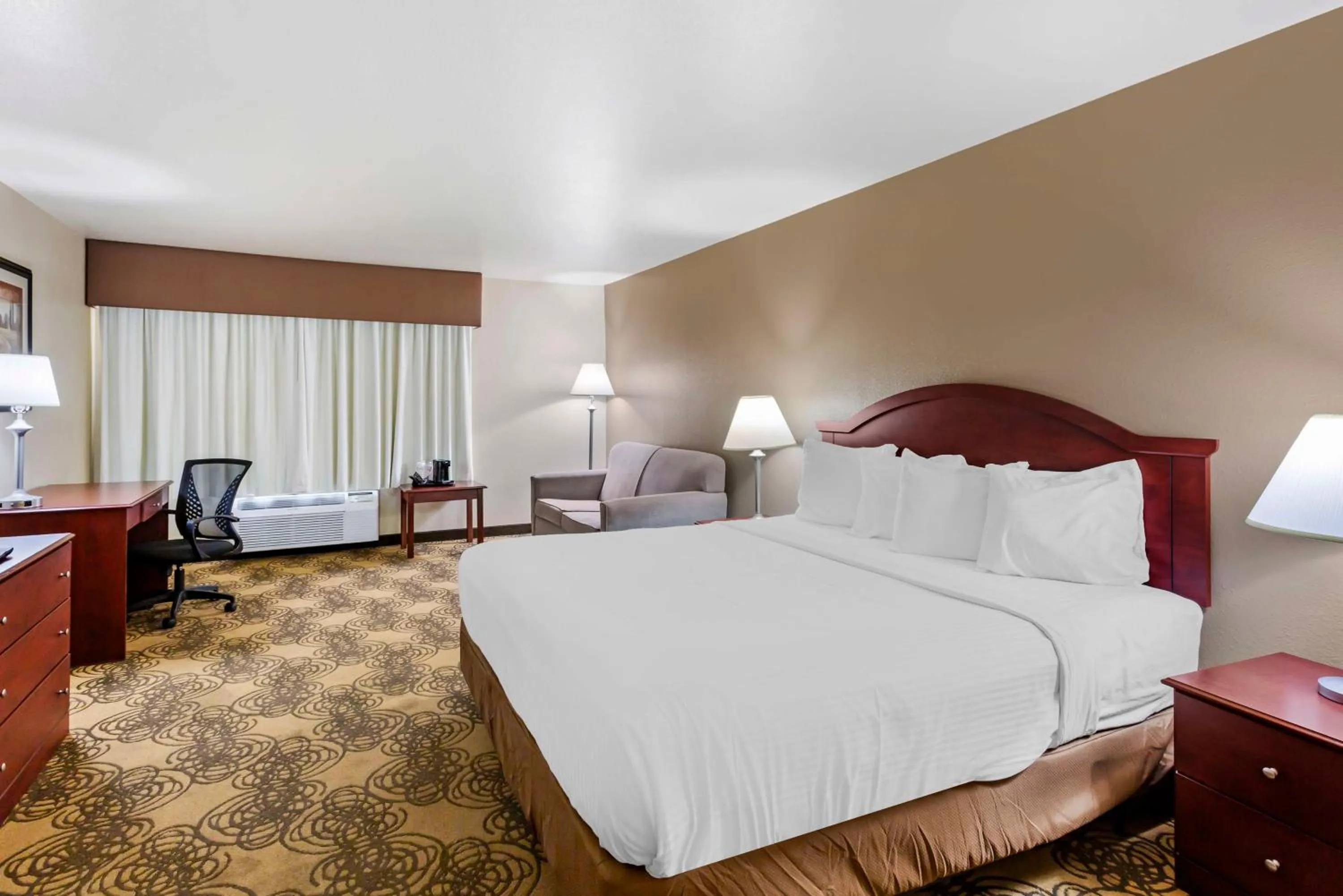 King Room with Roll-In Shower and Sofa Bed - Mobility Accessible/Non-Smoking in Best Western Elko Inn
