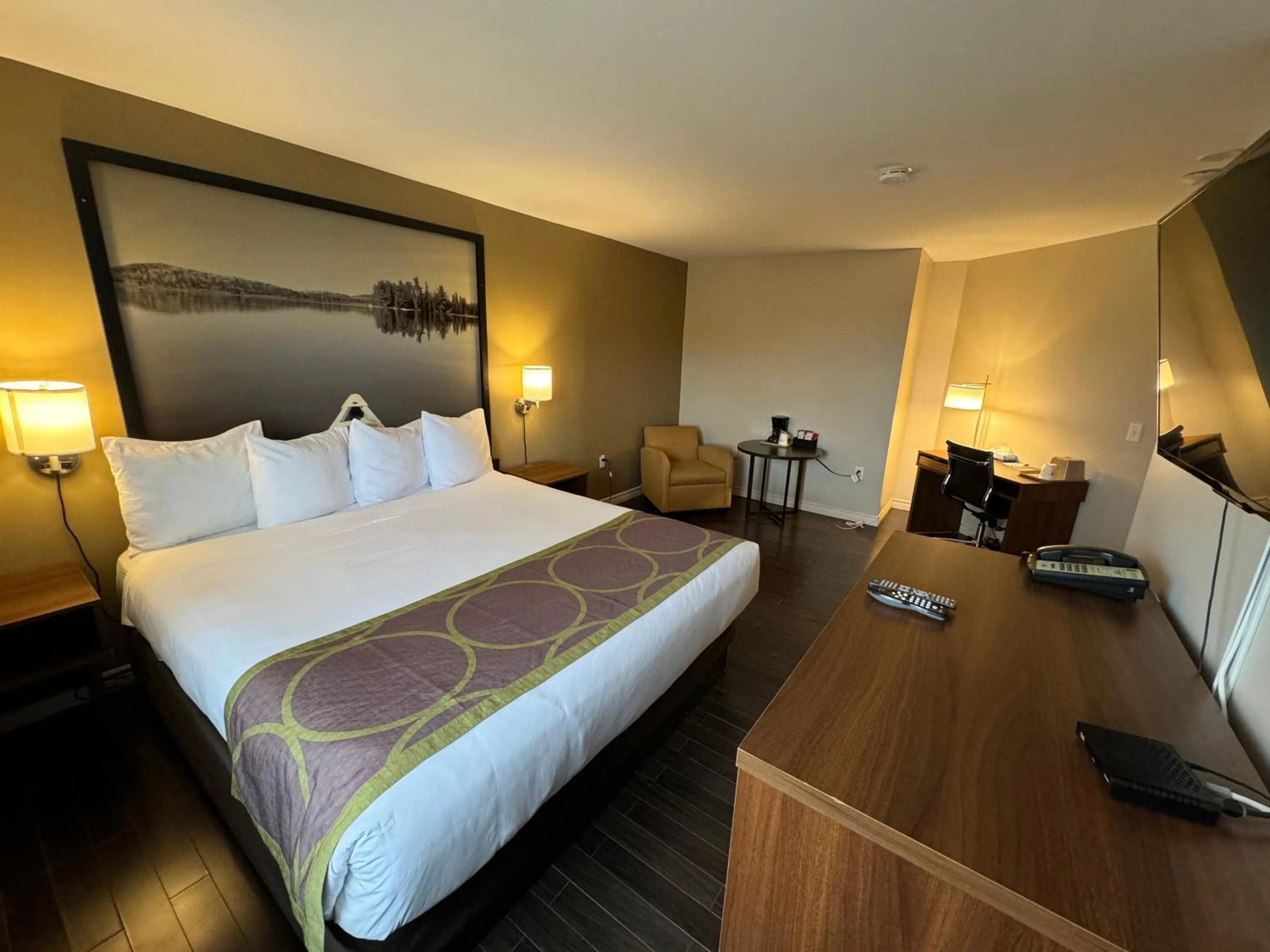 Deluxe King Suite - Non-Smoking in Super 8 by Wyndham Guelph