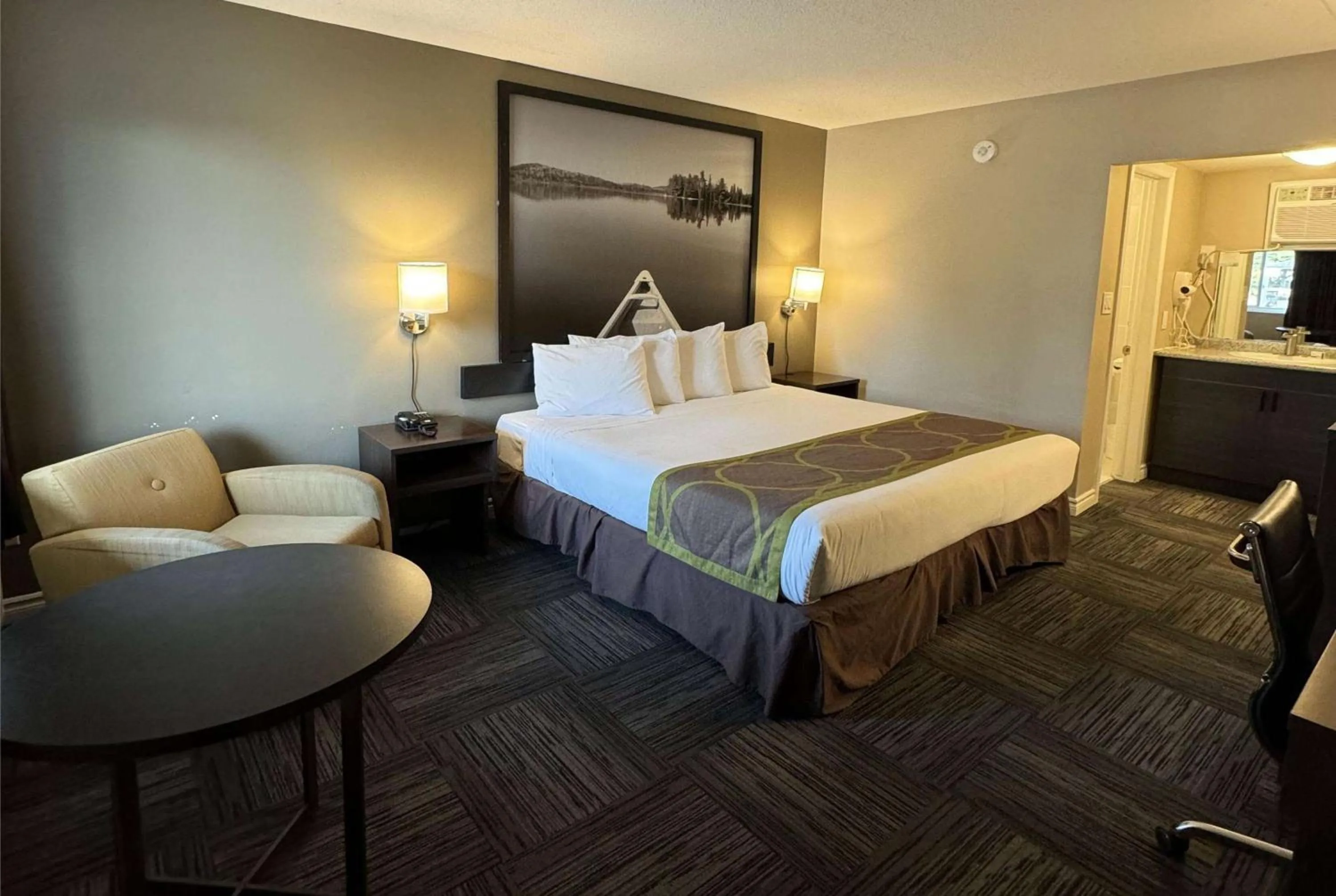 Business King Room - Non-Smoking in Super 8 by Wyndham Guelph