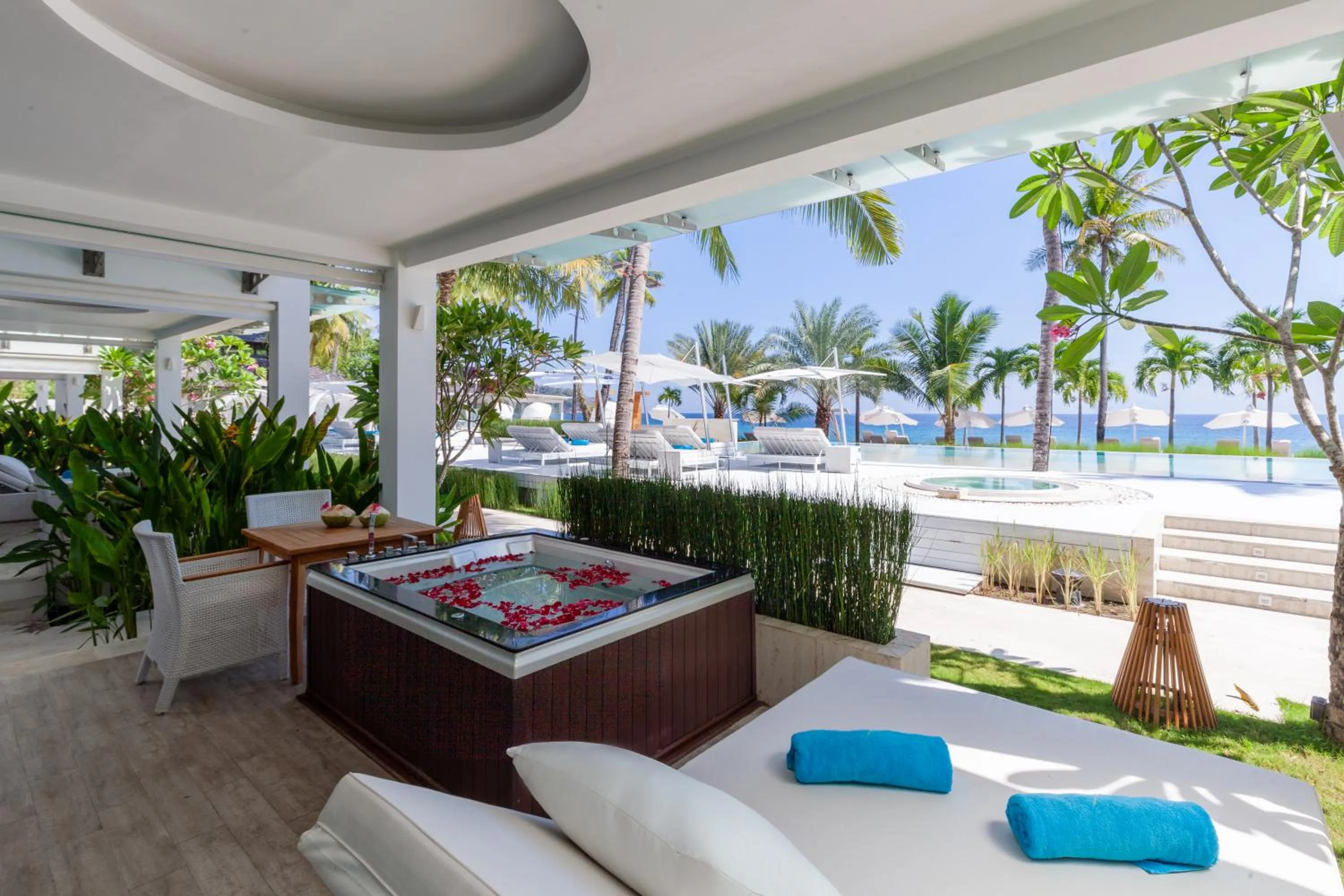 Suite with Jacuzzi, Ocean View in Seven Secrets by Hanging Gardens