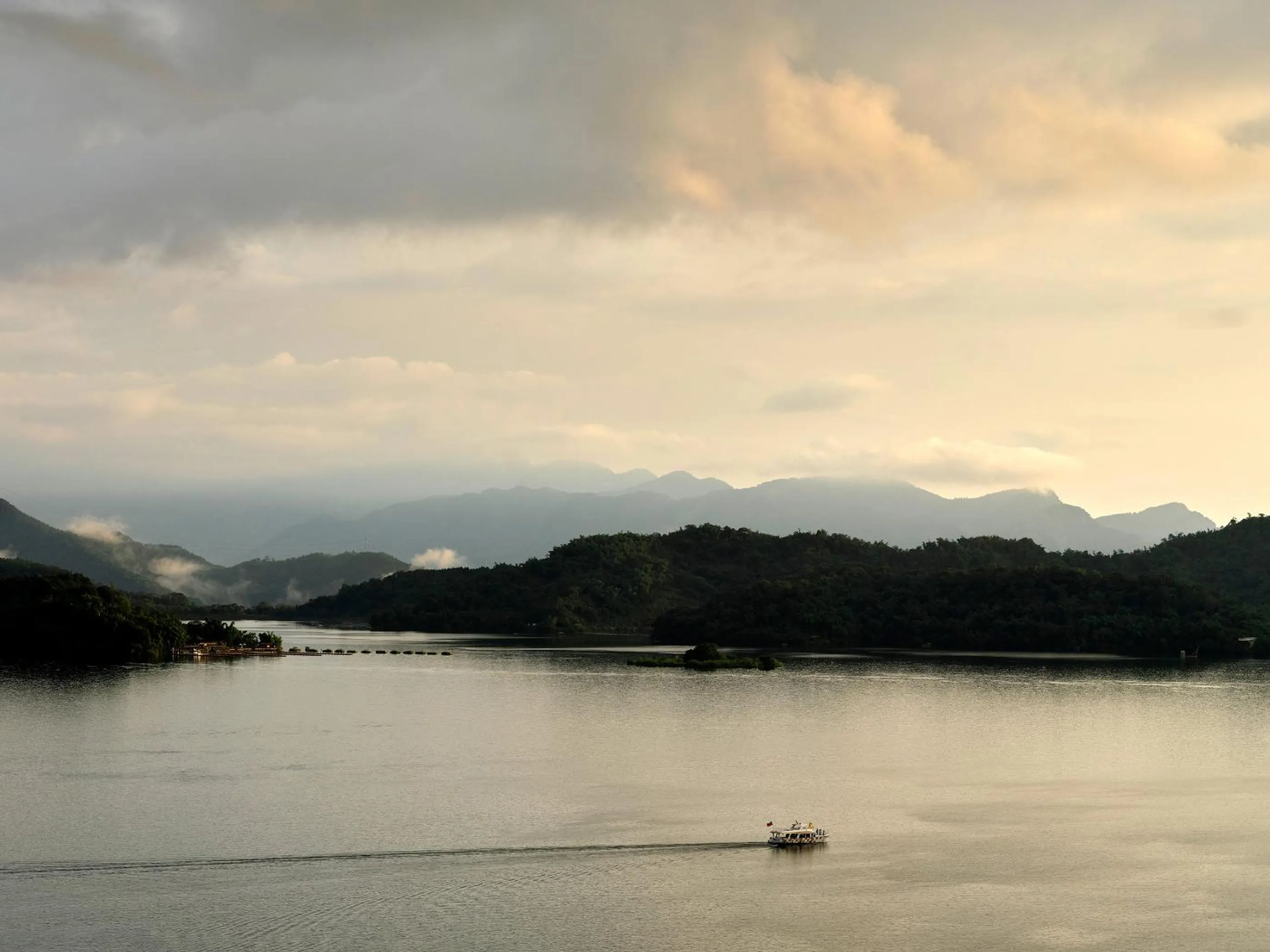 Premier Japanese Style Lake View in Fleur de Chine Hotel