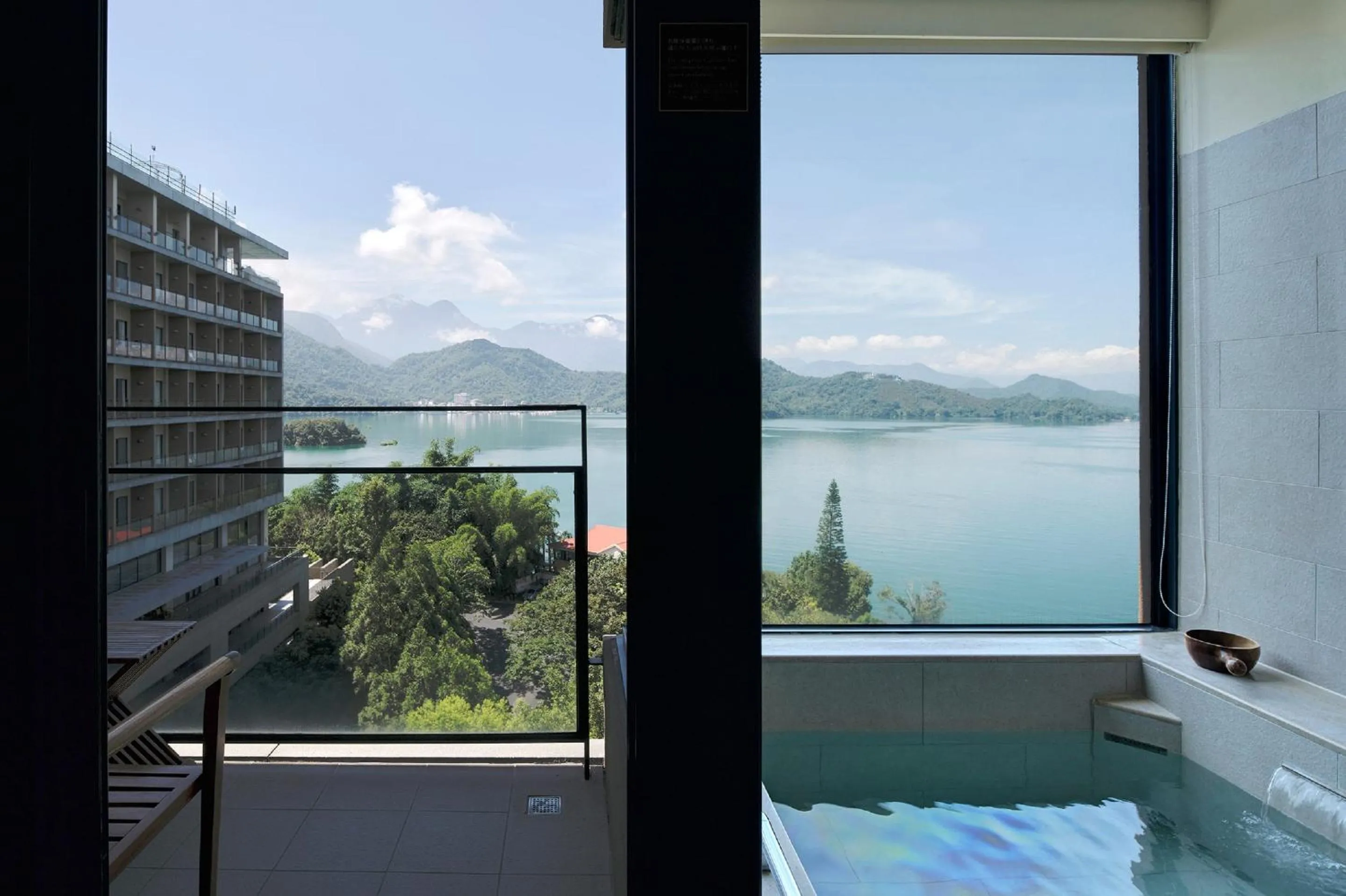 Classic King Lake View in Fleur de Chine Hotel