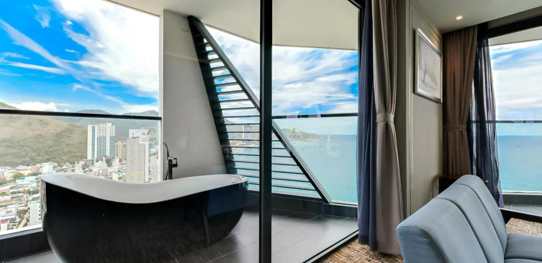 Suite Oceanfront – Wine, Sauna & VIP Perks in Boton Blue Hotel & Spa