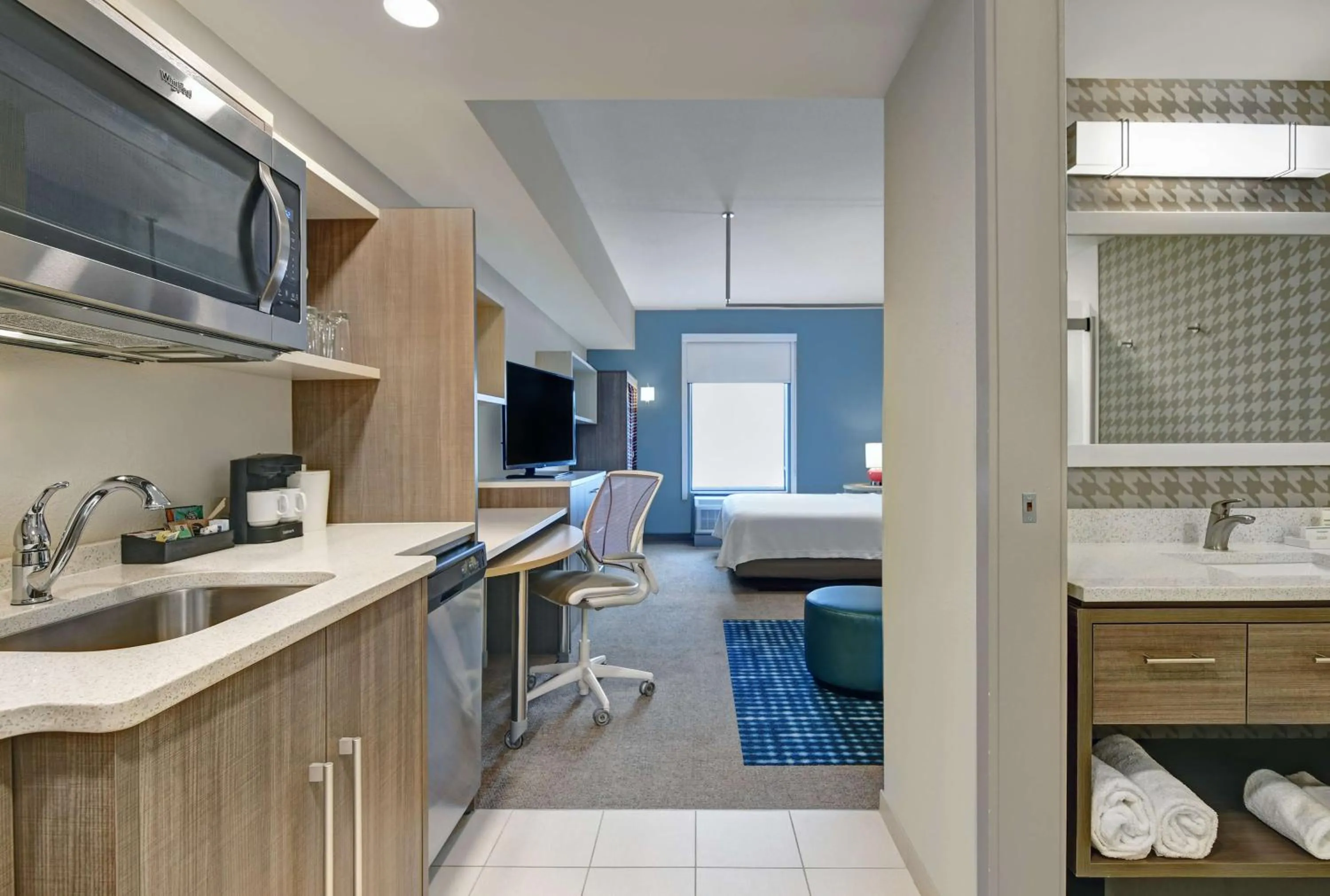 King Suite - Mobility and Hearing Access/Non-Smoking in Home2 Suites By Hilton Bordentown