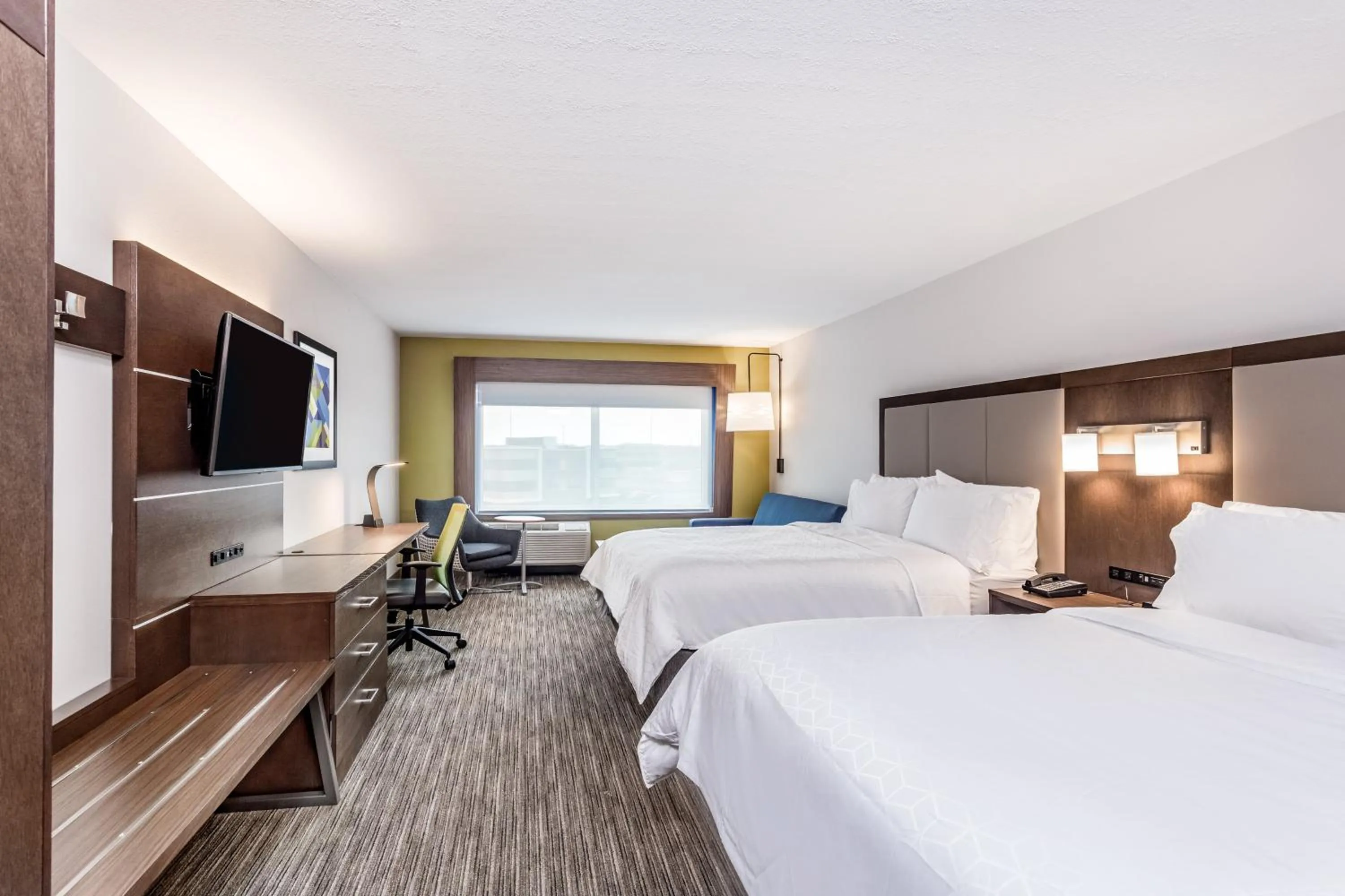 Queen Suite with Two Queen Beds and Sofa Bed in Holiday Inn Express & Suites Hammond by IHG