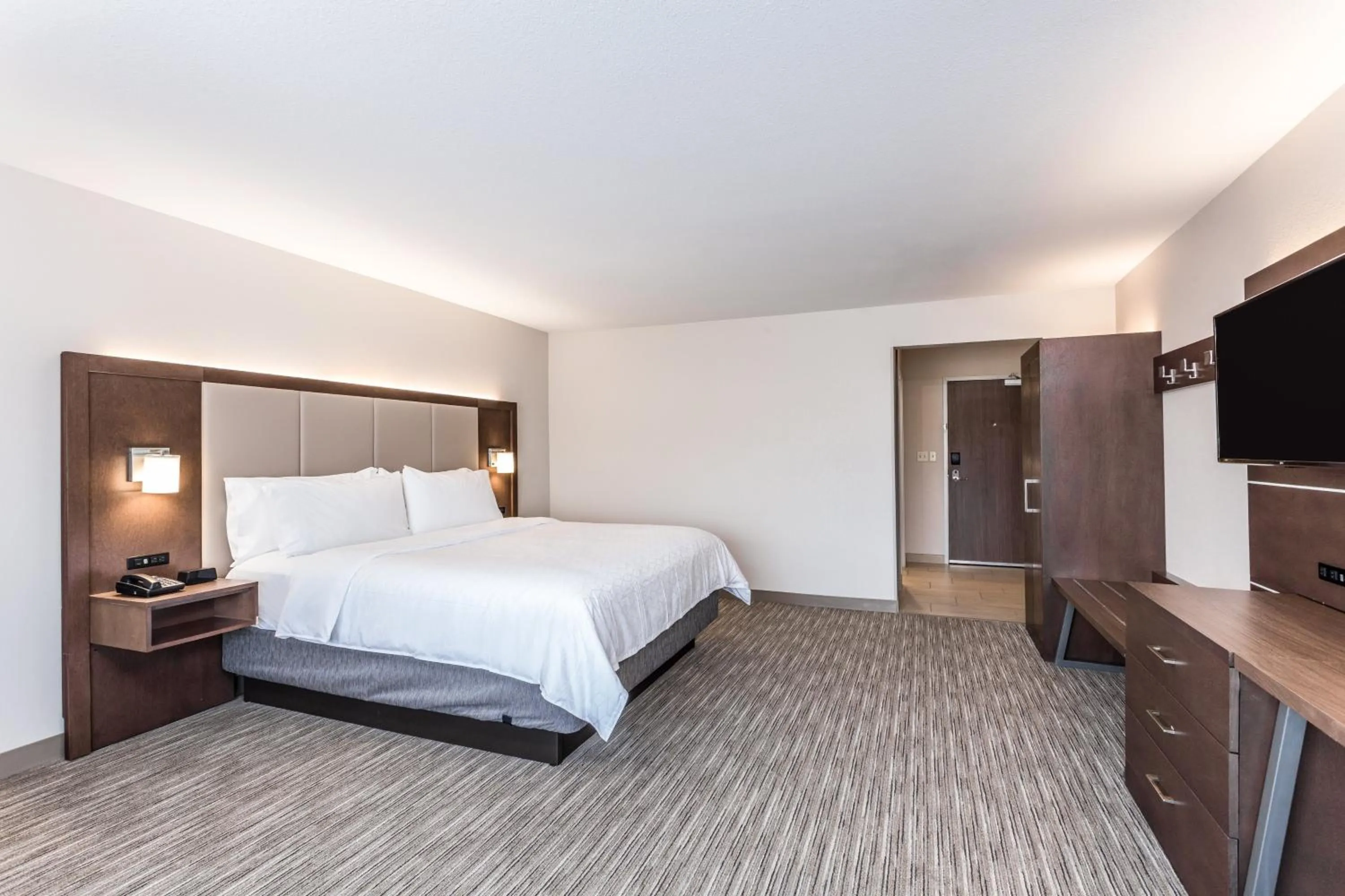 King Room - Mobility Access/Hearing Accessible in Holiday Inn Express & Suites Hammond by IHG